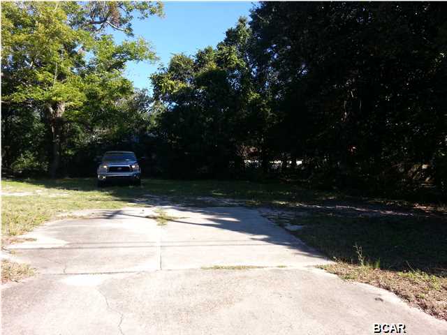 Bank Foreclosure offered ''As-Is, Where-Is''.....nice building lot in the heart of Panama City.