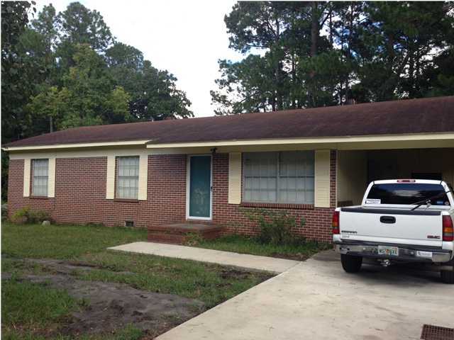 Lynn Haven, 3 bedroom/1 bath home. Tile through out. Dishwasher, Screened porch. Corner lot. Fenced back yard. Pet ok with approval and $250.00 pet deposit.