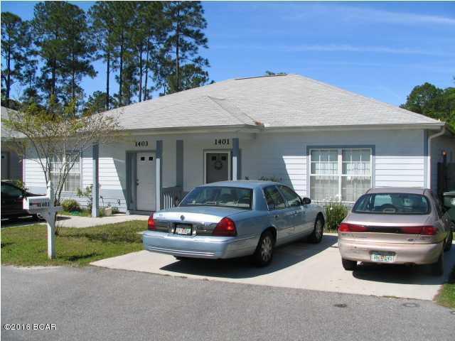 Single story duplex with breakfast bar and washer & dryer hookups