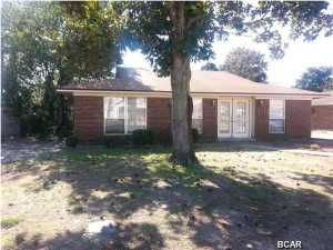 WITHIN 1/2 MILE OF BEAUTIFUL GULF OF MEXICO....2 BEDROOMS, 2 BATHS, LARGE GREAT ROOM AND FAMILY ROOM THAT COULD BE CONVERTED TO ADDITIONAL BEDROOM...NEW ROOF IN 2012....CONNECTED TO SEWER A COUPLE OF YEARS AGO....70' X 100' LOT....FENCED BACK YARD, BRICK EXTERIOR....ATTACHED STORAGE IN REAR OF HOUSE...NEEDS SOME UPDATES BUT COULD MAKE A PERFECT VACATION HOME OR RENTAL PROPERTY. GREAT LOCATION TO RESTAURANTS, BEACHES, PIER PARK AND SHOPPING.