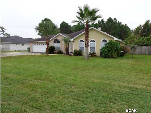Great priced 4 bedroom home located on large lot in popular Mowat Highlands...Interior features open foyer, formal dining room, breakfast room, living room with fireplace, kitchen with ample counter and cabinet space, master bedroom with seperate shower, tub, double vanities, and walk-in closet...Exterior features brick and stucco siding, double car garage, screened patio...All ages and sizes are aprox.