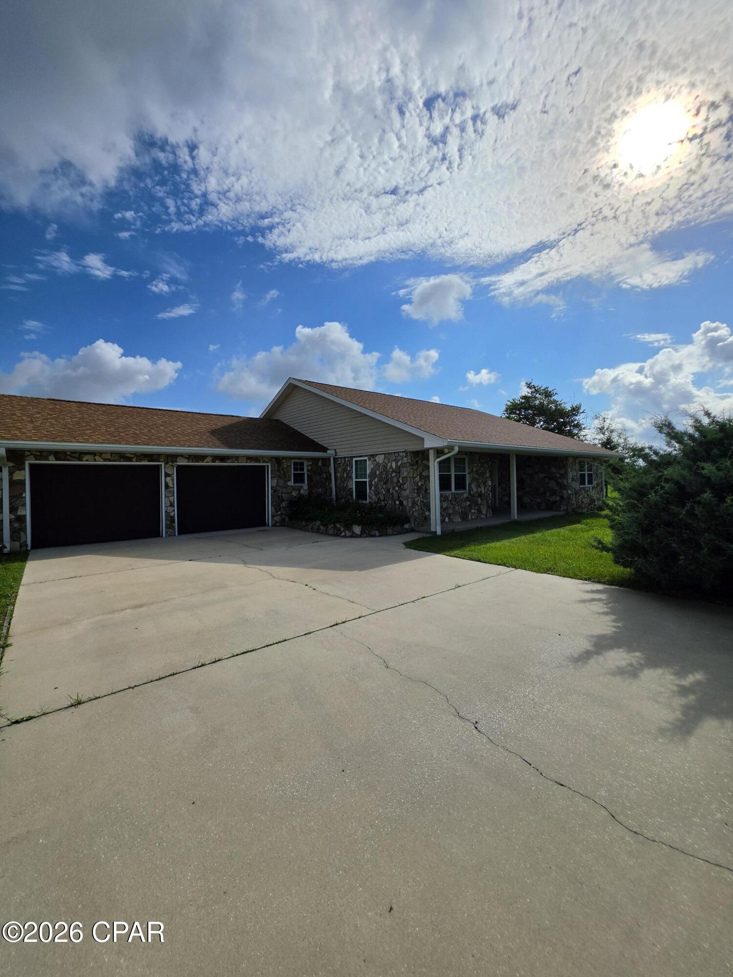 Very nice 3/2 with bonus room. 2 car garage. Large lot with very private feel. Laundry room with storage. Huge walk-in master closet. On well so no water bill.