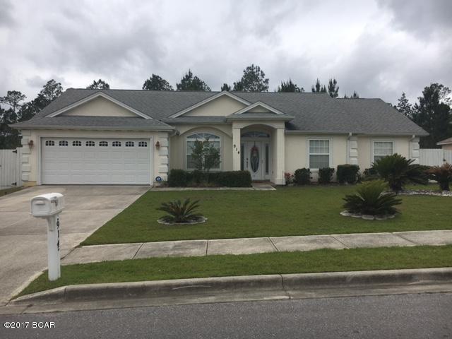 **Half off deposit for military**



Split floor plan with 4 bedrooms, 2 baths, a spacious screened porch, a fabulous roomy kitchen, a 2 car garage, a nice master bedroom with extra decorative touches of crown molding in a trey ceiling. The kitchen has a breakfast bar and an additional dining area. There is a separate room for a formal living or dining area (or for an office) as you enter the home.