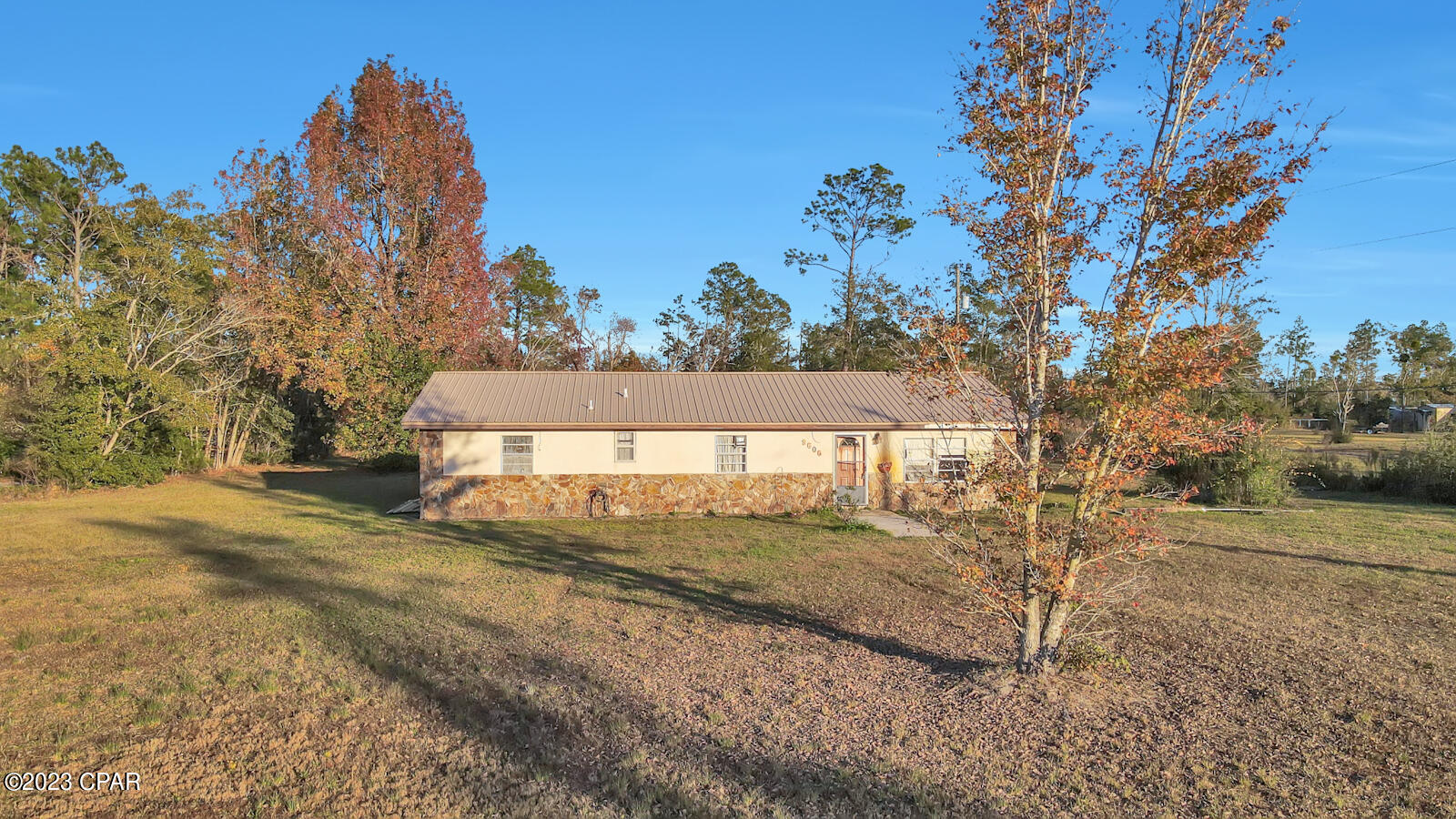 Investors! Fixer upper! This home has a new roof after Hurricane Micheal and is on almost an acre lot. This home has a ton of potential. 

This won't last long. Please verify all important information.