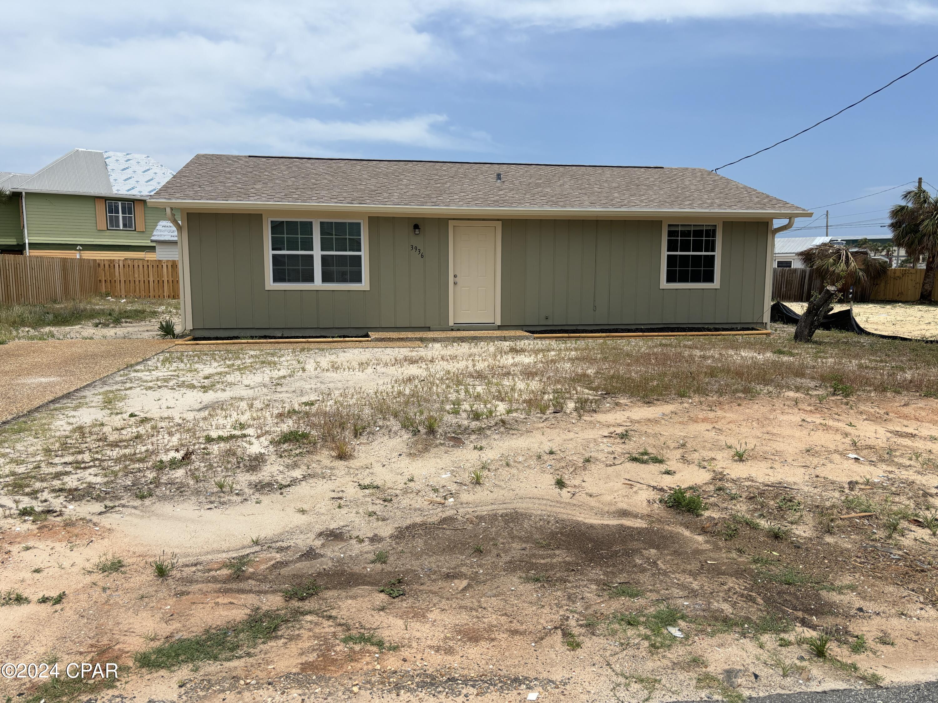 Cute 2 bedroom/1.5 bath home off Thomas Drive, near Treasure Island. Fresh paint, vinyl plank floor.
recently replaced A/C, No pets please.