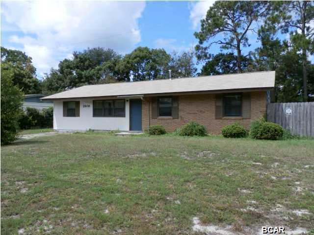 3 bedroom/1 bath home. Bonus space that could be used as a den or game room. Kitchen recently updated with new cabinets and stainless steel appliances. Conveniently located near 23rd St. Close to shopping, Gulf Coast State College, and FSU. Fenced back yard and utility building.