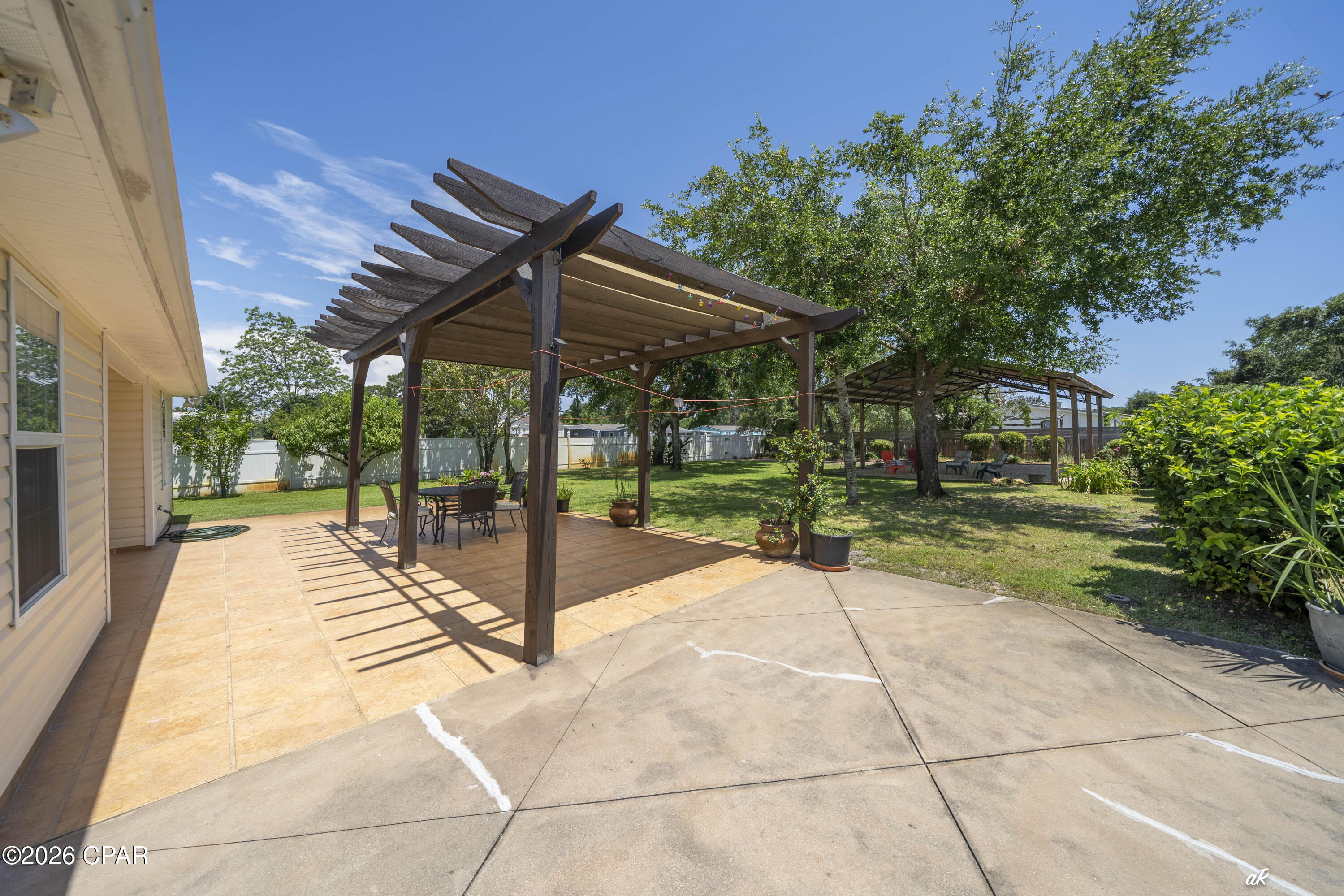 North Lagoon Oaks 4th - Residential Lease
