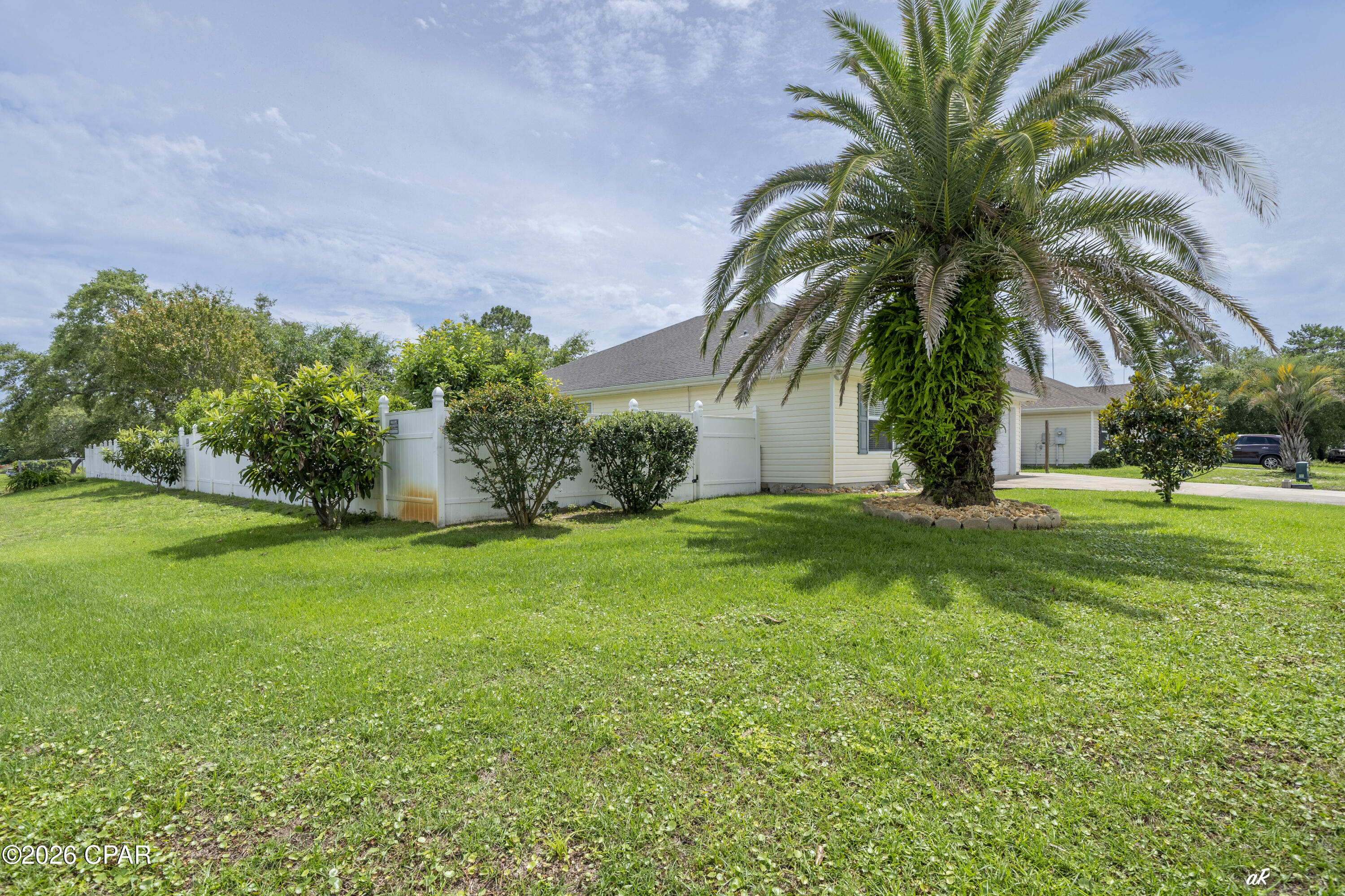 North Lagoon Oaks 4th - Residential Lease