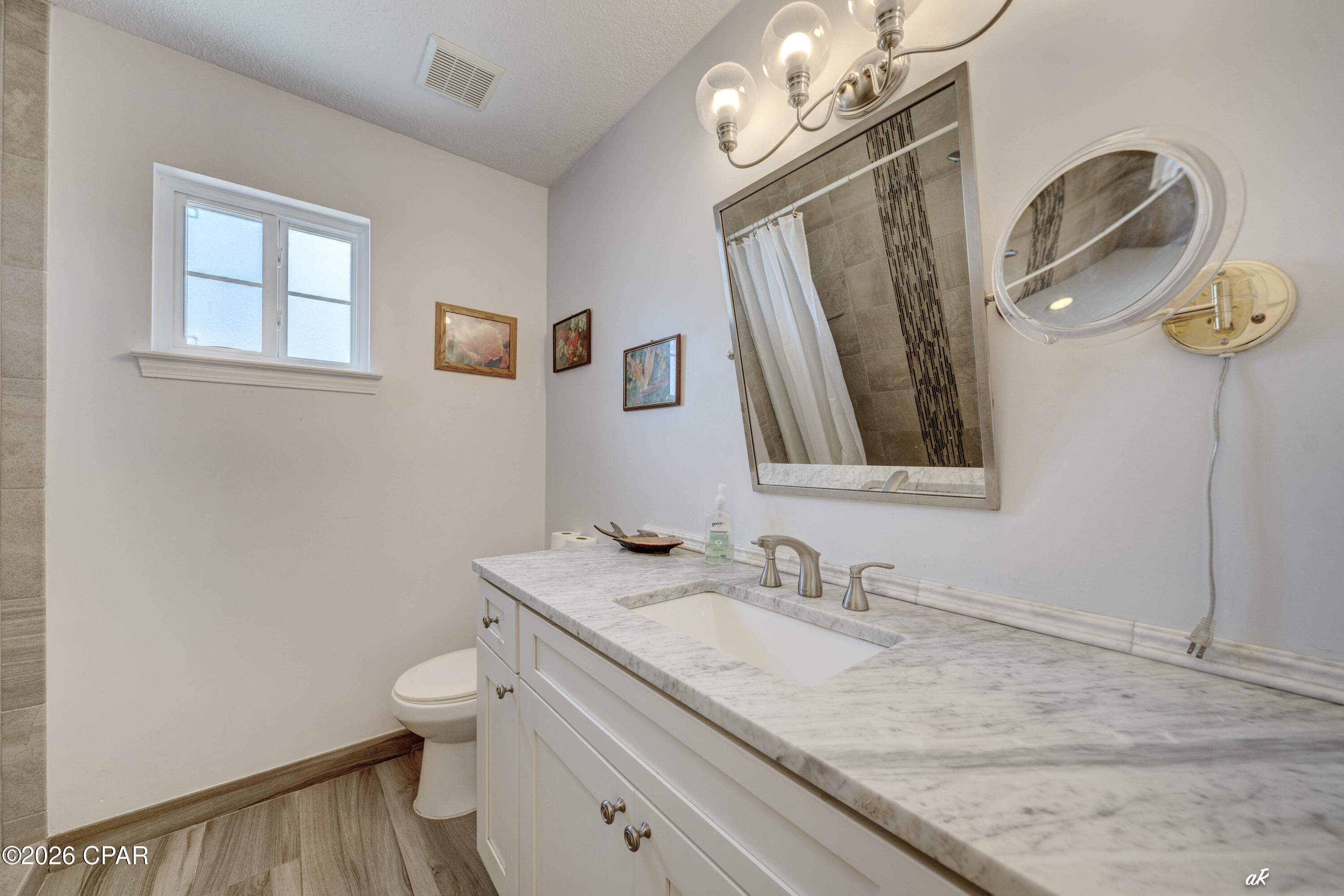 North Lagoon Oaks 4th - Residential Lease