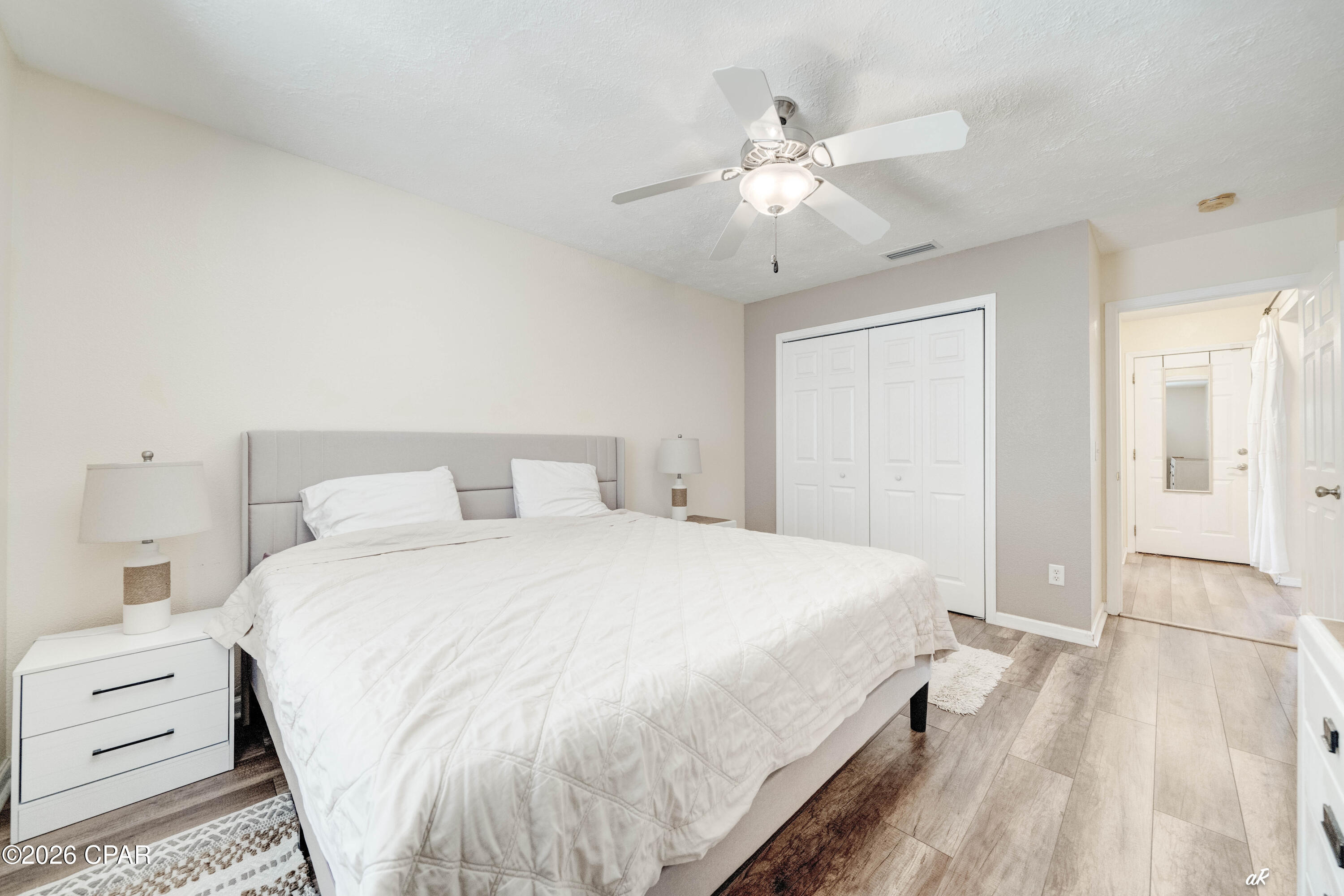 North Lagoon Oaks 4th - Residential Lease