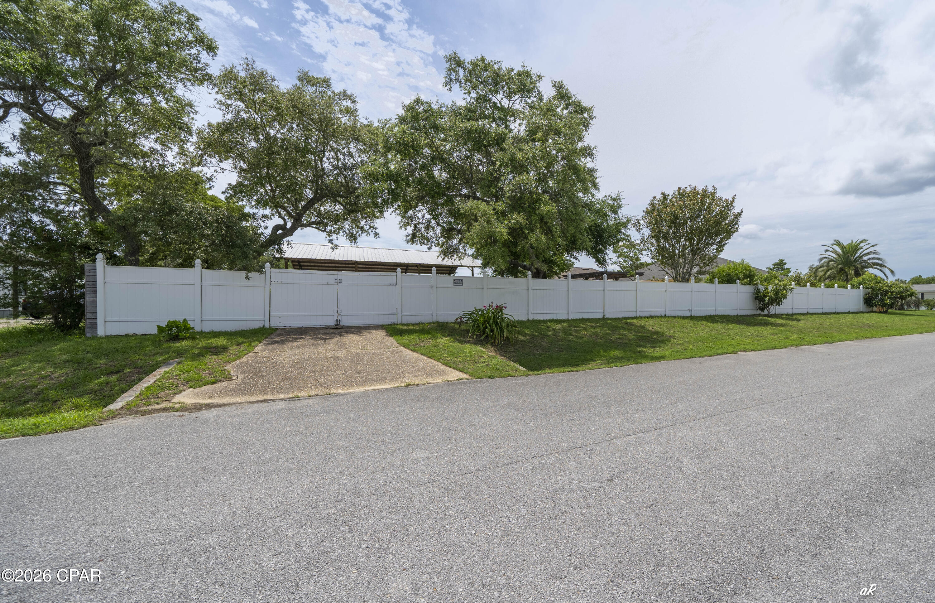 North Lagoon Oaks 4th - Residential Lease