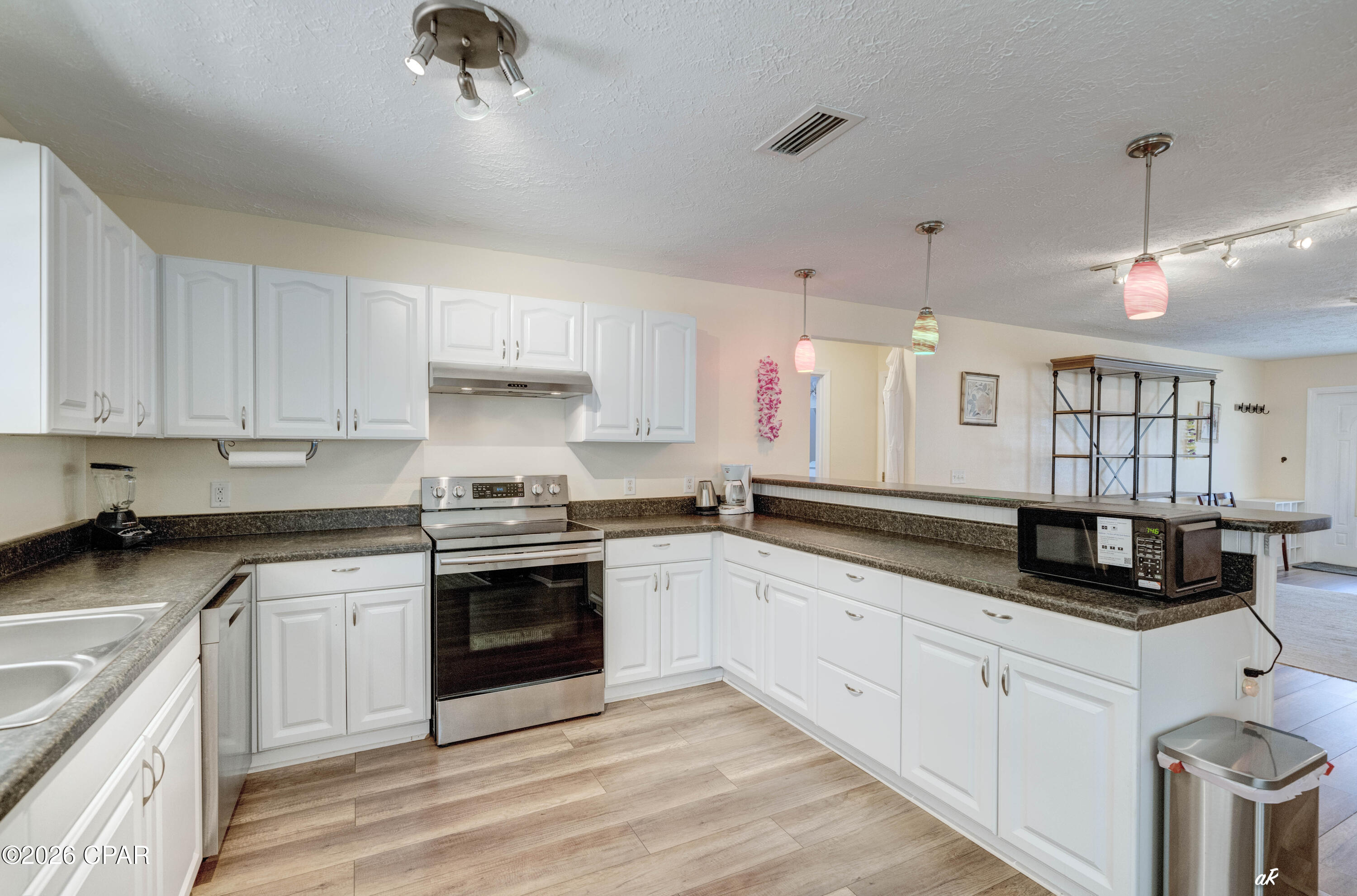 North Lagoon Oaks 4th - Residential Lease