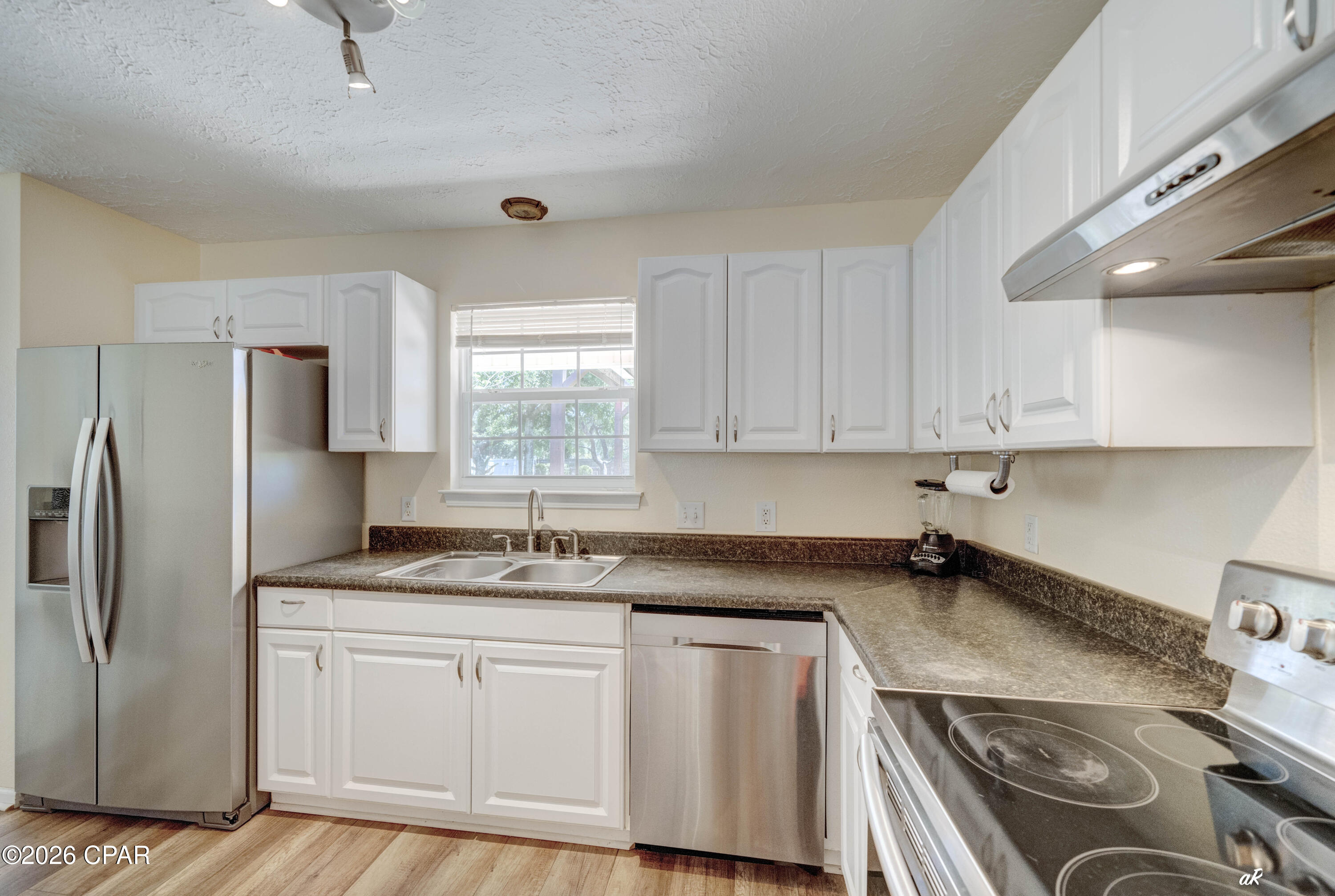 North Lagoon Oaks 4th - Residential Lease