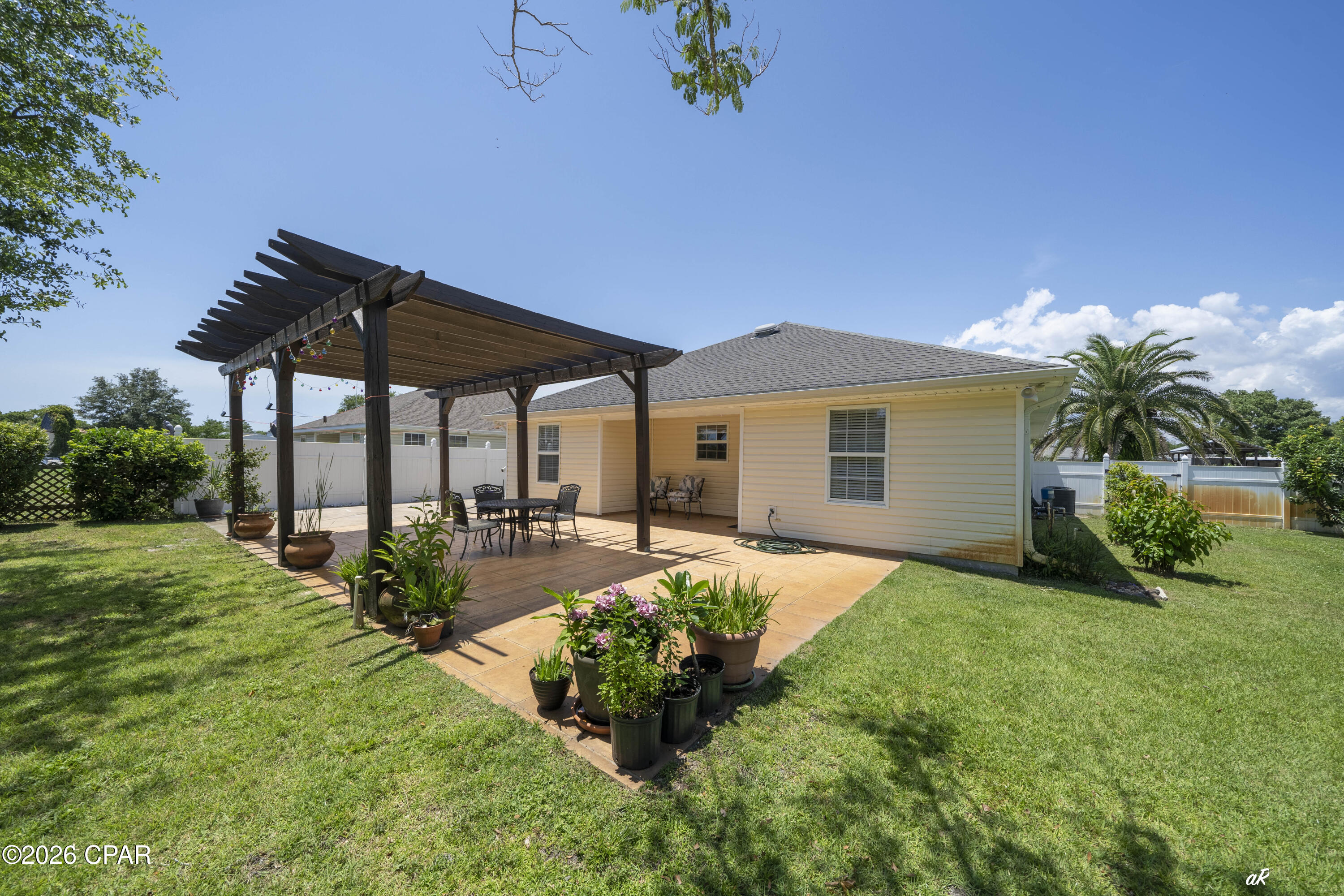 North Lagoon Oaks 4th - Residential Lease