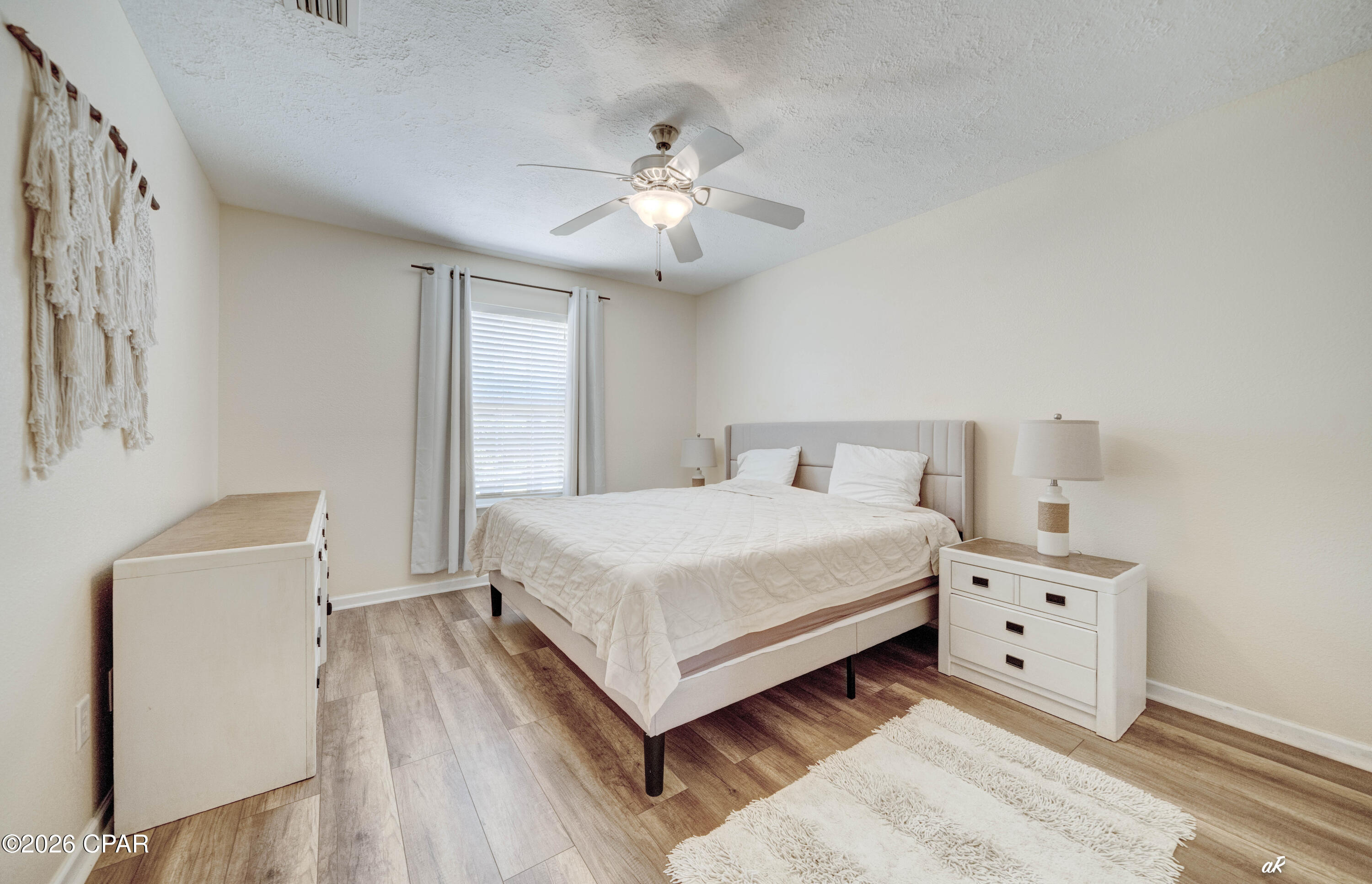 North Lagoon Oaks 4th - Residential Lease
