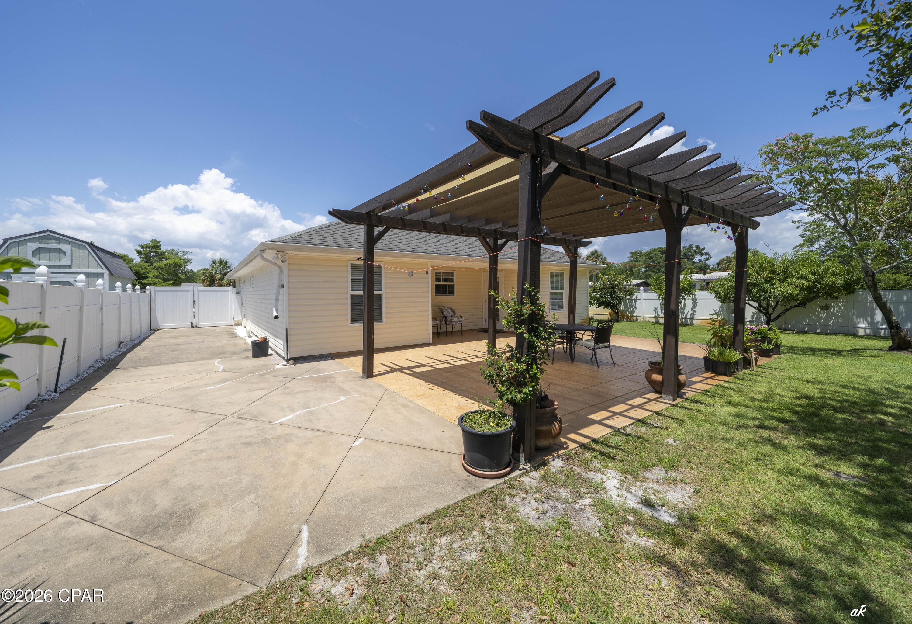 North Lagoon Oaks 4th - Residential Lease