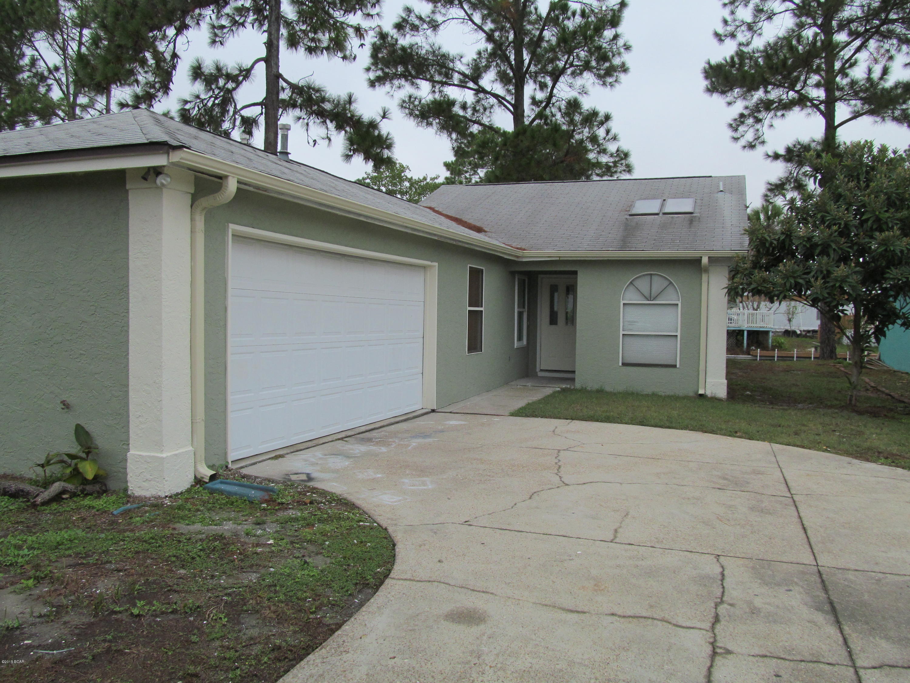 Harbour Town - Gated Community- CANAL FRONT 3 bedroom, 2 bath home with 1 car garage. Screened patio on canal. Rental rate includes Basic cable, lawn  and garbage, pools and tennis court. The property is electric and gas. GAS HEAT & WATER HEATER. Tenants must have renters insurance and provide proof.