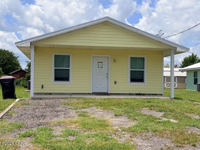 Here's a great opportunity to own a like-new home, within 7 minutes of Downtown Panama City, on the East side of town.  This cottage boasts vinyl plank floors, 3 bedrooms and 2 baths.  Located within 5 minutes to Watson Bayou for the avid boater or fisherman.  There's a cute front porch and additional side entrance.