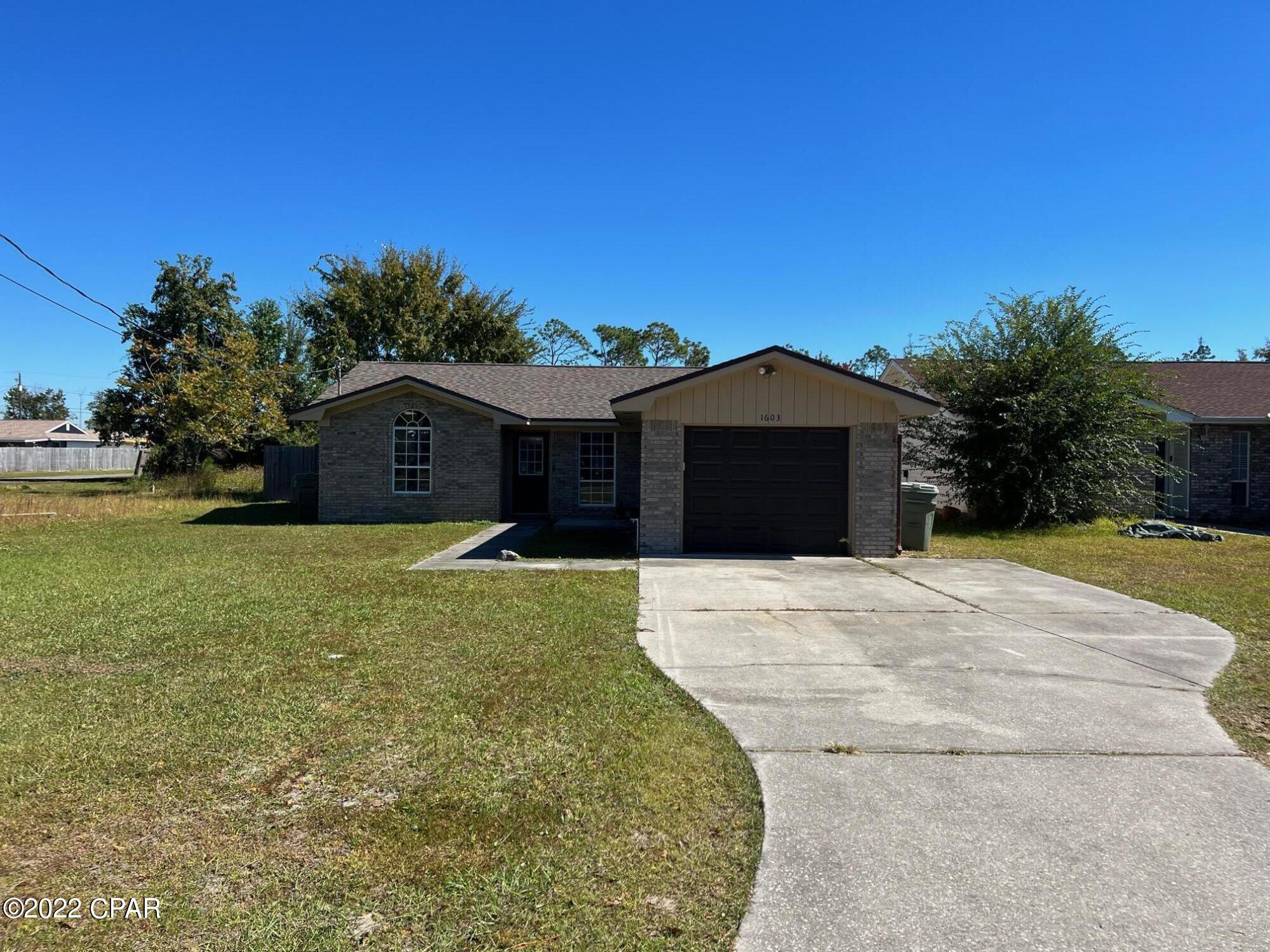 Cute starter home or investment.  Centrally located near stores, restaurants, and school.  Split floor plan with cathedral ceiling in living room, breakfast nook, and large backyard.

Vinyl flooring throughout the home and granite top in kitchen. More pictures to come.

Listing agent is related to the sellers.