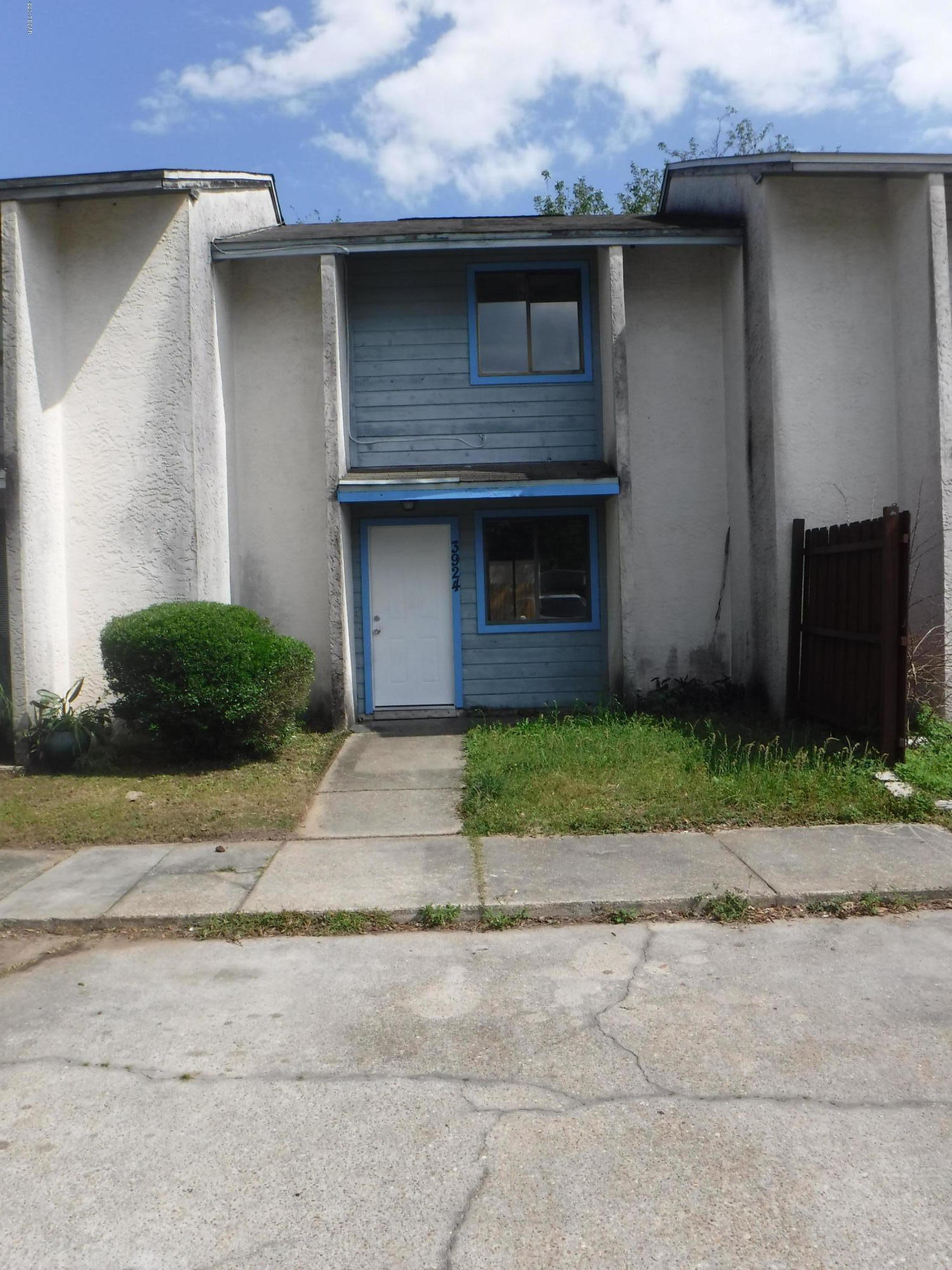 2 BR 1.5 BA Townhome in Venetian Village. All property sizes and ages are approximate, please measure and/or verify if important. School assignments are subject to change, please check with Bay County for most accurate information. Available Now. Pets allowed with owner approval and NON REFUNDABLE pet fee applies per pet. Breed restrictions apply. Small pets only.