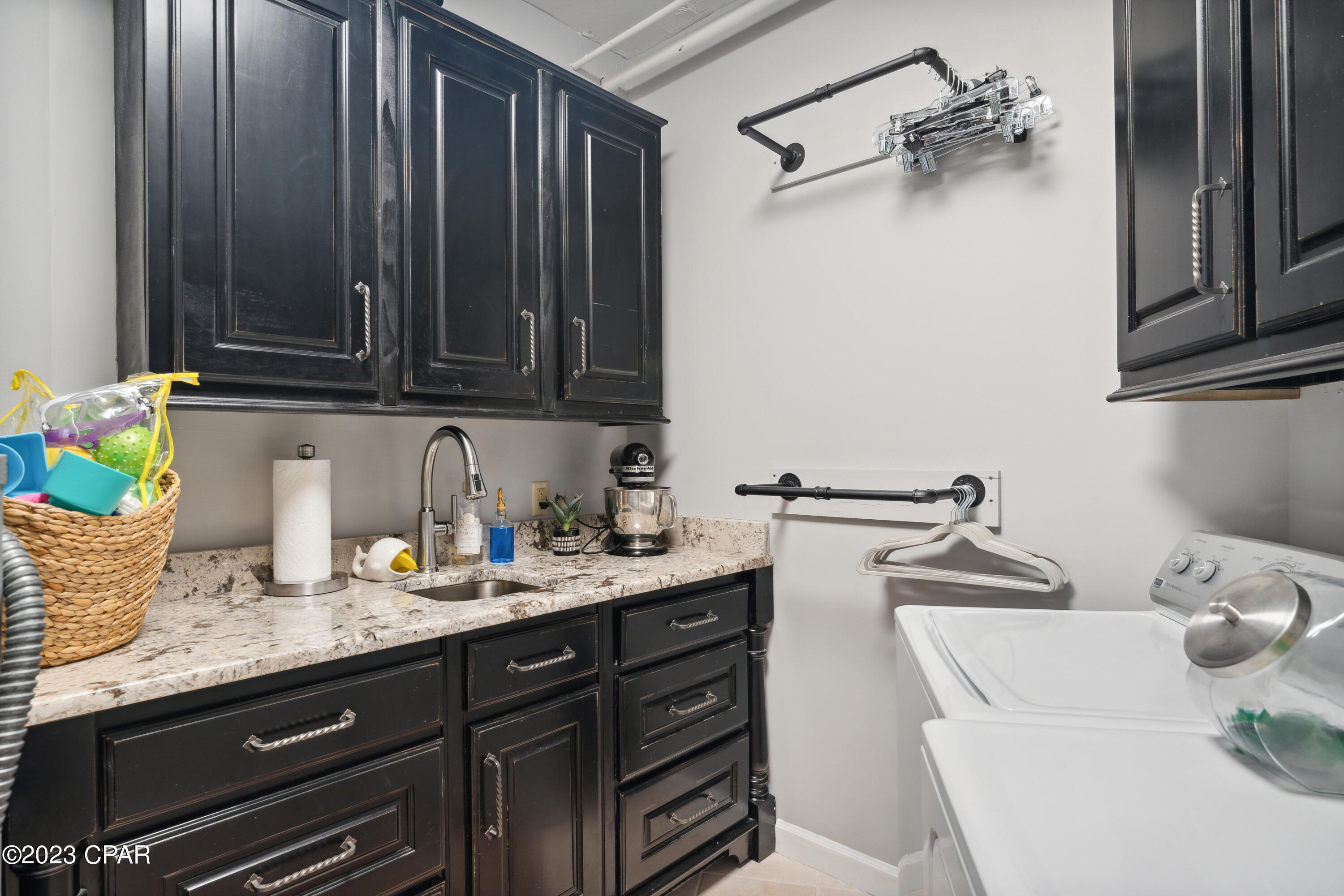 Summerwinds Condo - Residential