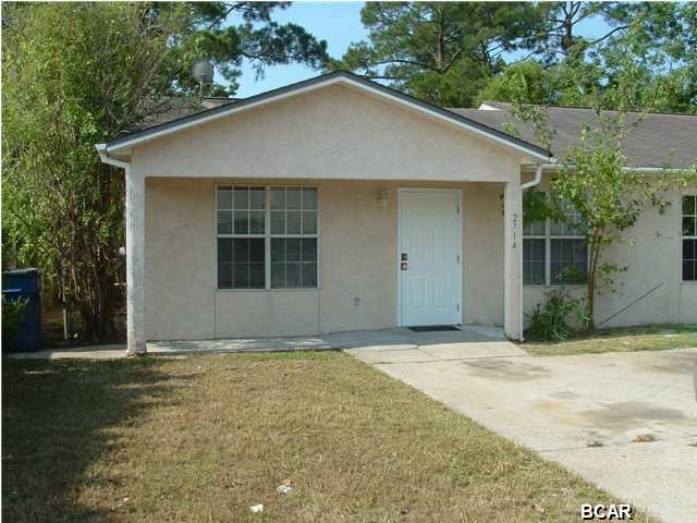 Nicely remodeled duplex located within walking distance to Oak Hammock Park. Carpet and tile throughout. This unit is centrally located and is convenient to Tyndall AFB.