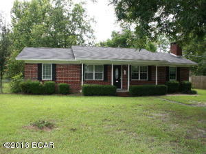 PRICE REDUCED!!Lovely brick home just south of Graceville, FL. Home has had renovations and is a really neat place. There is nice laminate flooring throughout; the living, dining/kitchen is all one large open airy space. There is a fireplace. Yard is partially fenced and the back yard has a large bearing fig tree.