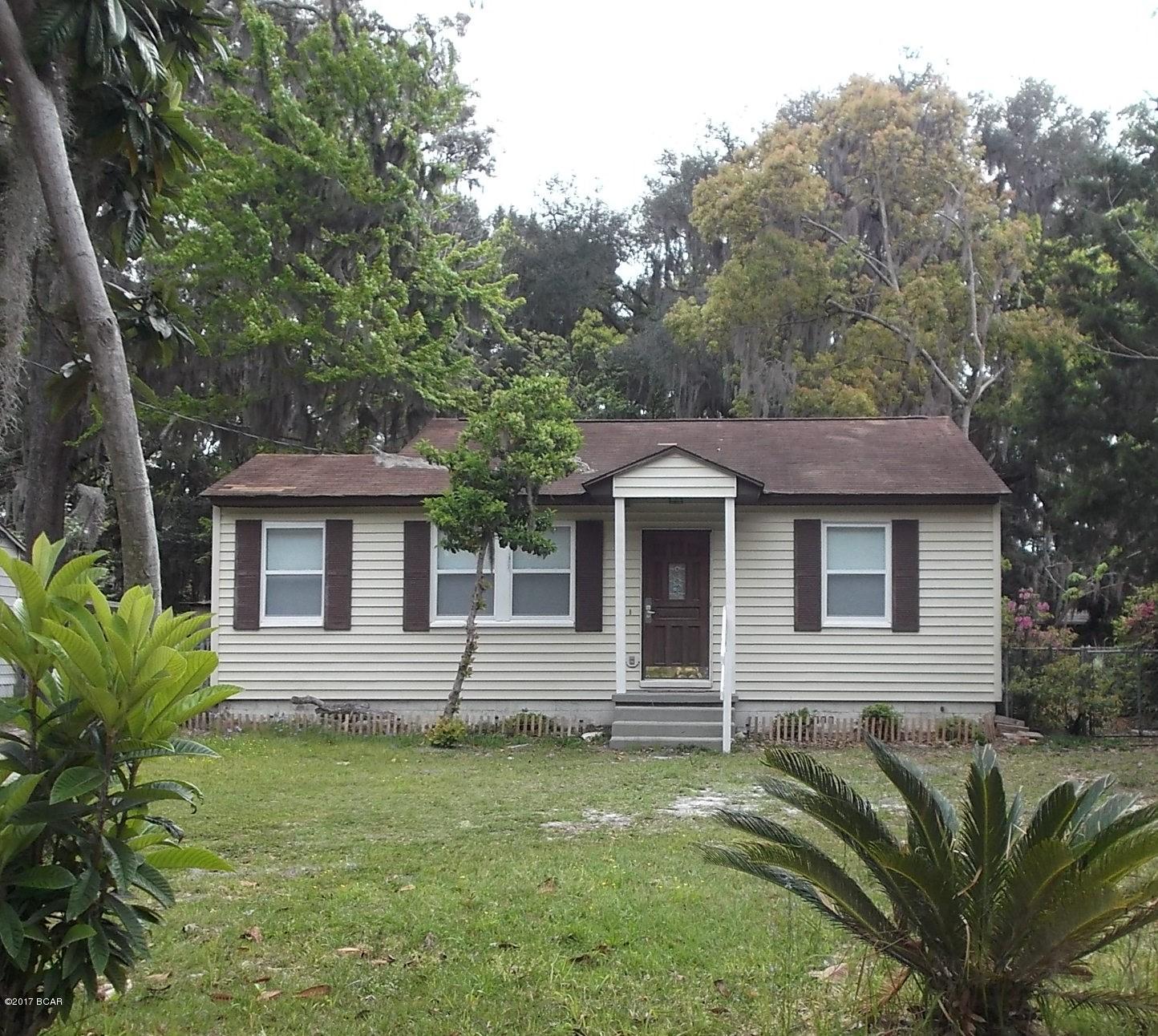 3 bed, 2 bath home in the Cove with a large master suite that includes a walk in closet and private bathroom. Large kitchen with ample cabinet and counter space. The home is on a Oak tree shaded lot with a fenced yard and large storage building.



All measurements are approximate.