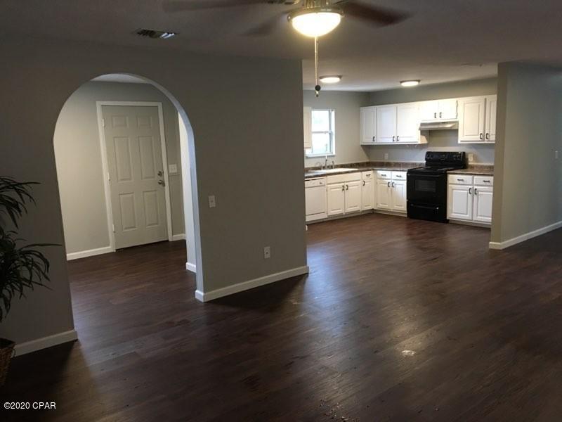 This brick home offers 3 Bedrooms and 2 Full baths, a large eat-in kitchen with all electric appliances. Brand new carpets in all the bedrooms. Washer/dryer hookups. Deck in the backyard surrounded by a privacy fence.



*All pets are a part of the application process and are subject to the homeowner's approval*