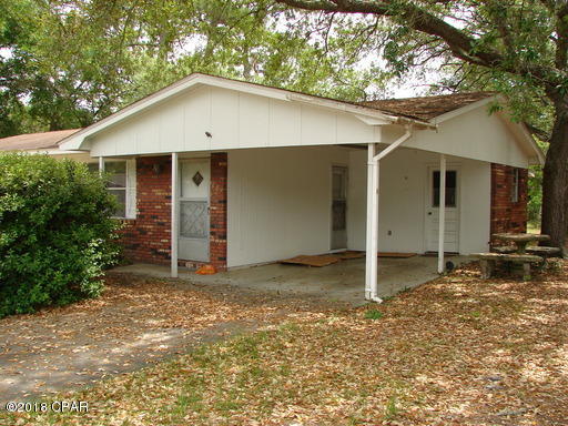 This home is located in Parker close to Tyndall AFB. This home has an enclosed ''Florida room'' which can be used as a bonus room, an eat-in kitchen, carport, outside laundry room, and a large fenced yard.



*All pets are part of the application process and subject to homeowner approval



All measurements are approximate