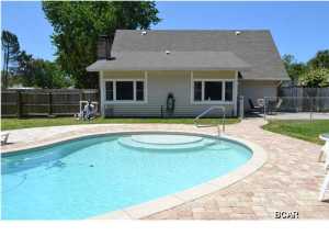Lagoon Oaks - Residential