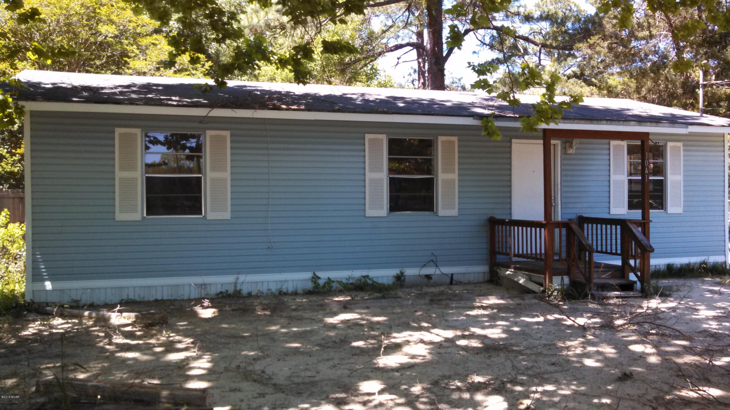 CUTE 3 BEDROOM 2 BATH HOME LOOKS SMALL FROM THE FRONT BUT THIS HOME HAS LOTS OF SPACE WITH LAUNDRY ROOM, LARGE CORNER LOT AND WORKSHOP WITH A LOFT.



THIS HOME IS A FEW STEPS AWAY FROM 23RD STREET SHOPPING AND RESTURANTS. 



PET NEGOTIABLE!
