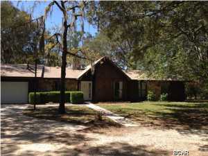 LAKEFRONT!!!!WHAT A GREAT DEAL ON A LARGE, WELL KEPT, WATERFRONT HOME - LAKE FRONT WITH A DOCK - LOTS OF ROOM - LARGE LOT- GREAT KITCHEN AND FAMILY ROOMS - LOTS OF RECENT UPDATES - I LOVE THE KITCHEN AND FAMILY AREAS OF THIS HOUSE. LOTS OF LIVING OR ENTERTAINMENT AREAS - THIS HOME HAS A NICE FLOW TO IT. SIT ON THE COVERED PATIO OR OPEN DECK AND ENJOY FABULOUS VIEWS AND GREAT LAKE FRONT VIBES.