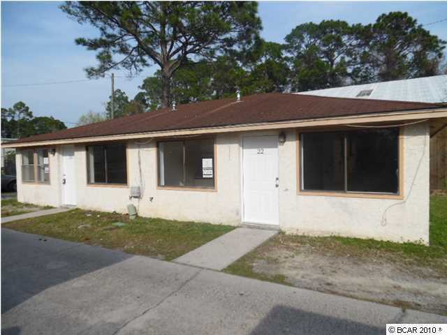 Duplex with 2 beds 1 bath each side. Centrally located close to shopping, restaurants and public transportation. Seller will offer an allowance up to $500 to owner occupant Buyer's purchase of a home warranty of their choice. IN ADDITION to normal Buyer closing costs, Buyer pays Doc Stamps on the Deed, closing service fee of $250, electronic recording fee of $27. Seller does not complete mold or problem drywall remediation or provide any type of clearance or certification to the buyer. Closing cost assistance cannot go towards transfer taxes (doc stamps on the deed or mortgage) association transfer fees, or any prepaid expenses. Investor sales are not eligible for buyer closing cost assistance. All High Bids will be subject to Seller's approval and the Seller reserves the right to