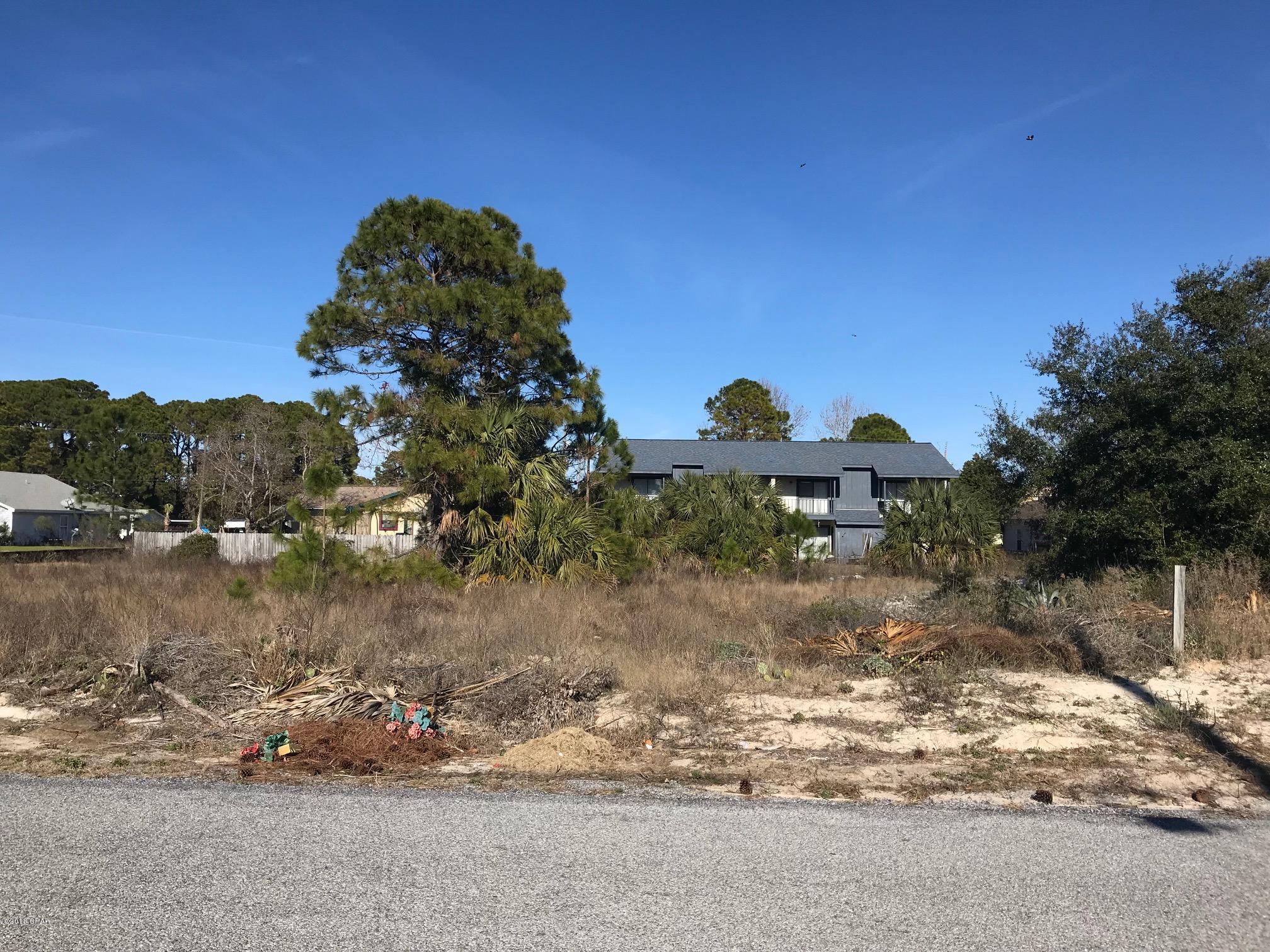 This is great building lot to build that beach dream home. Only a few blocks from the Gulf and close to many entertaining facilities.