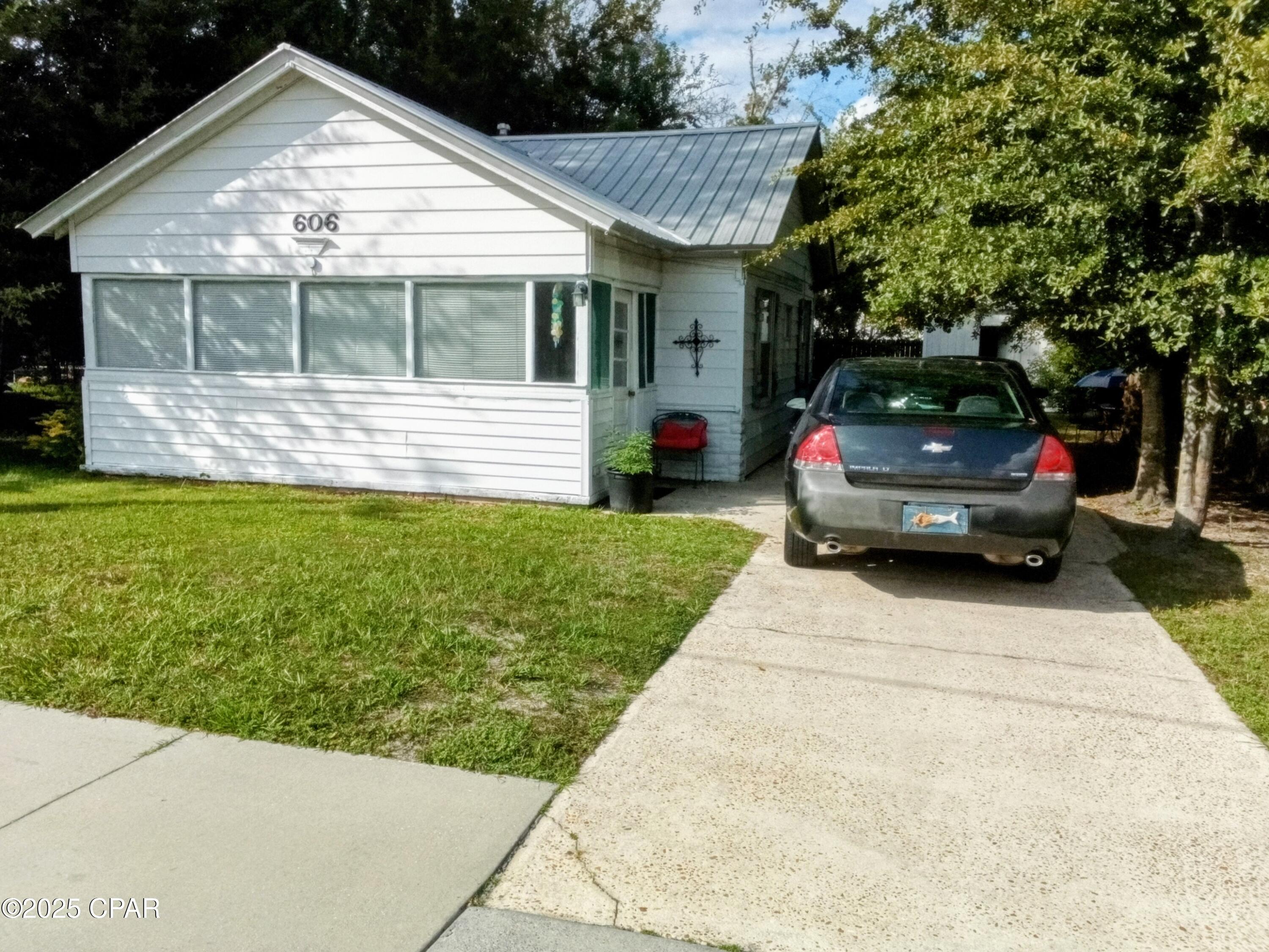 PRICE ADJUSTMENT One bedroom with bonus room that can be used for study, Den, Bedroom, office etc. Nearly new All electrics Central heat t and Air.  Water heater, New laminate kitchen floor, and new sub floor. New Florida Room carpet.  Custom Window coverings in most of home TLC needed. . Appointment only No showings on Sundays. , Home is occupied.  Broker is Lic. Real Estate Broker. , What a great neighborhood. , Room measurements are accurate within a foot or so., if important, bring your tape. measure.  No SIGN.  HOME IS OCCUPIED. Call for appointment.  .. NO SHOWINGS ON SUNDAYS. 
ALL REASONABLE OFFERS WILL BE CONSSIDERED  ..Seller property disclosure attached.
