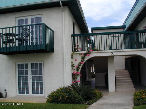 For Rent. This is a 1 bedroom, 1 bathroom condo with ceramic tile floors throughout the unit. Kitchen includes stove/oven, dishwasher, microwave, refrigerator with ice maker. The living area is open and spacious with an attached dining area. The master bedroom offers a walk-in closet. **Pets under 24 pounds negotiable with a non-refundable $250 pet fee. Unit is unfurnished. Basic Cable, water, sewer, garbage included in rent