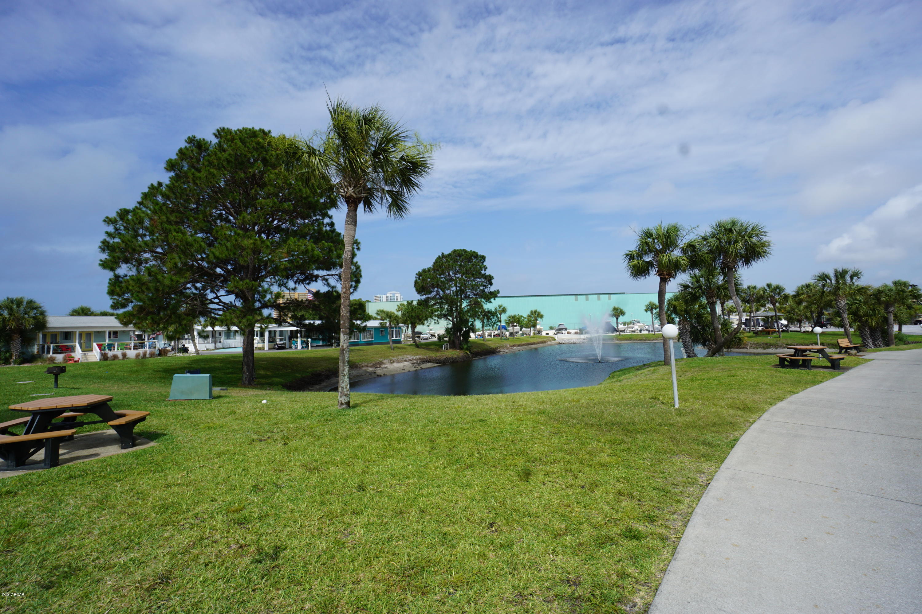 Venture Out Travel Trail - Land