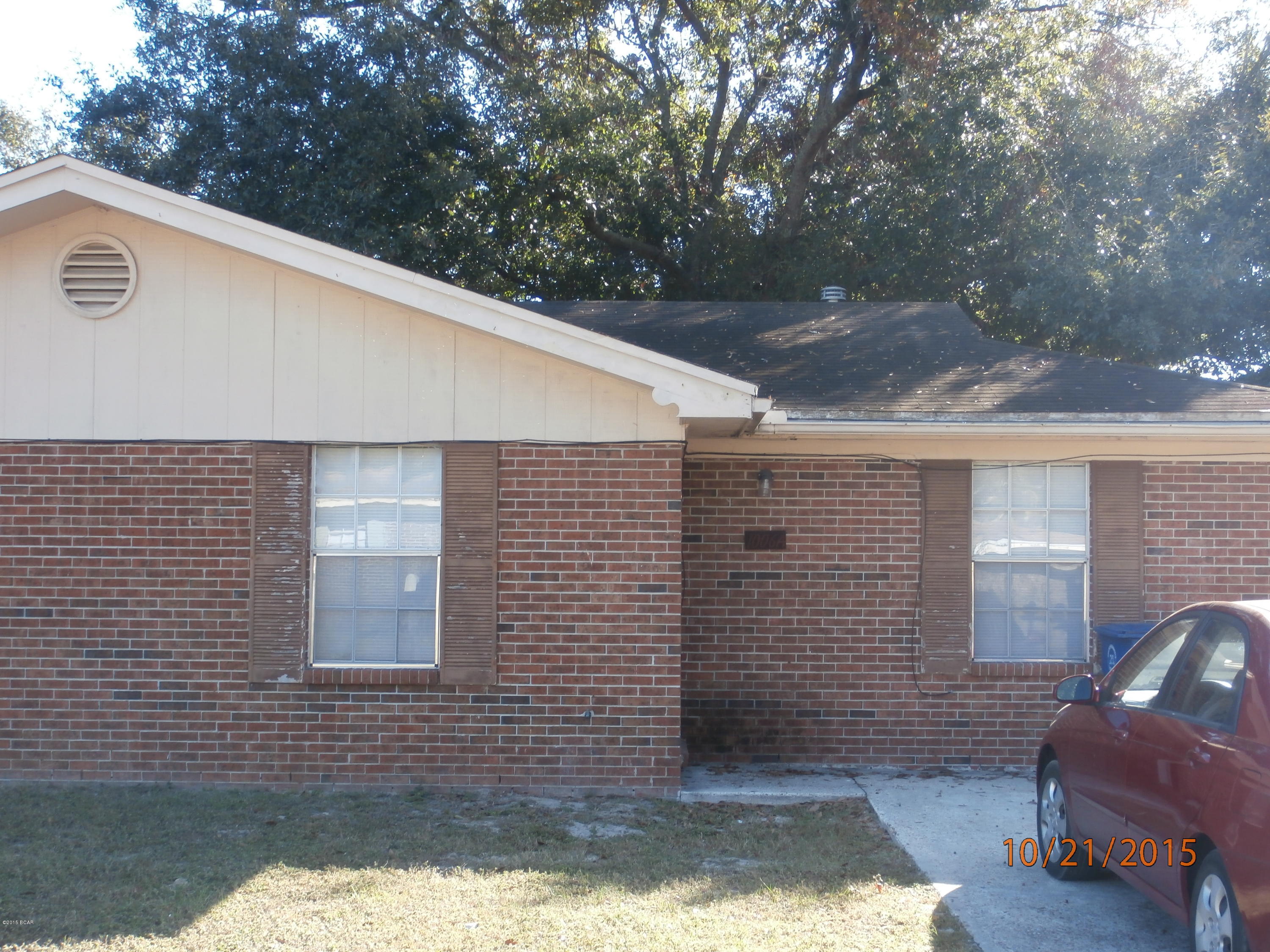 2 bedroom/1 bath duplex. Good sized living room with dining area. Close to shopping and Tyndall AFB. Fenced back yard with lots of shade.  Gas heat and water heater Pets allowed with approval and $250.00 pet deposit.
