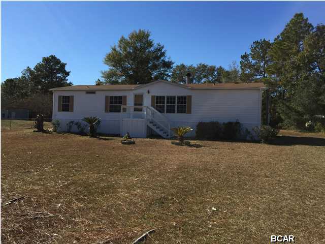 Very nice double wide mobile home located in Lynn Haven for under 60K. This mobile home has new carpet and is in great condition. It has a large living room with fireplace, large separate dining room and large kitchen. Split floor plan with the master bedroom off living area. master bedroom has large garden tub and large bathroom. Very quite neighborhood located by popular Mowat Highlands. Please verify all important information.