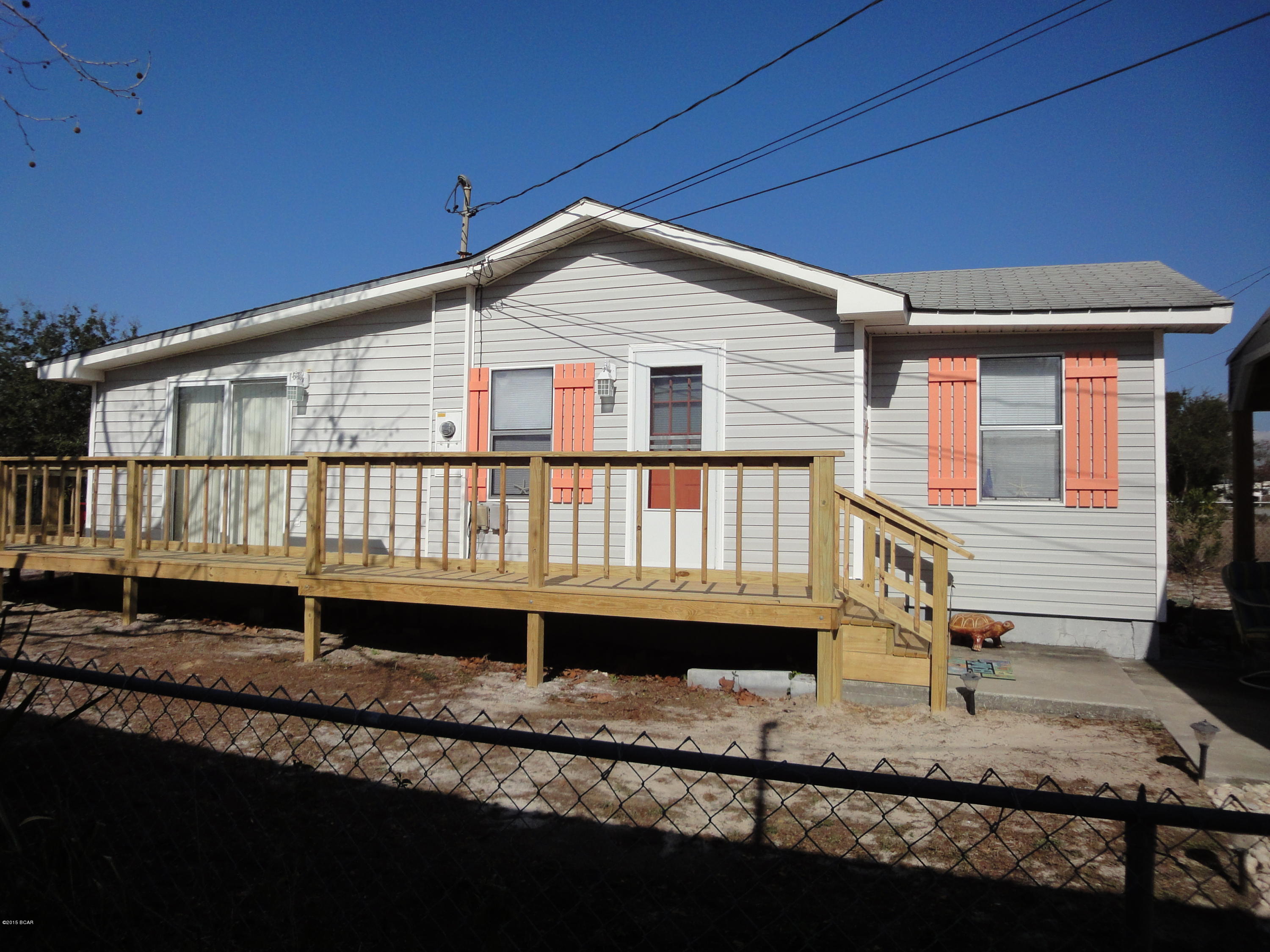 Great beach cottage located on the West End - just 3 blocks from the beach. Quaint home with 2 bedrooms and 1 bath and open deck on the front.