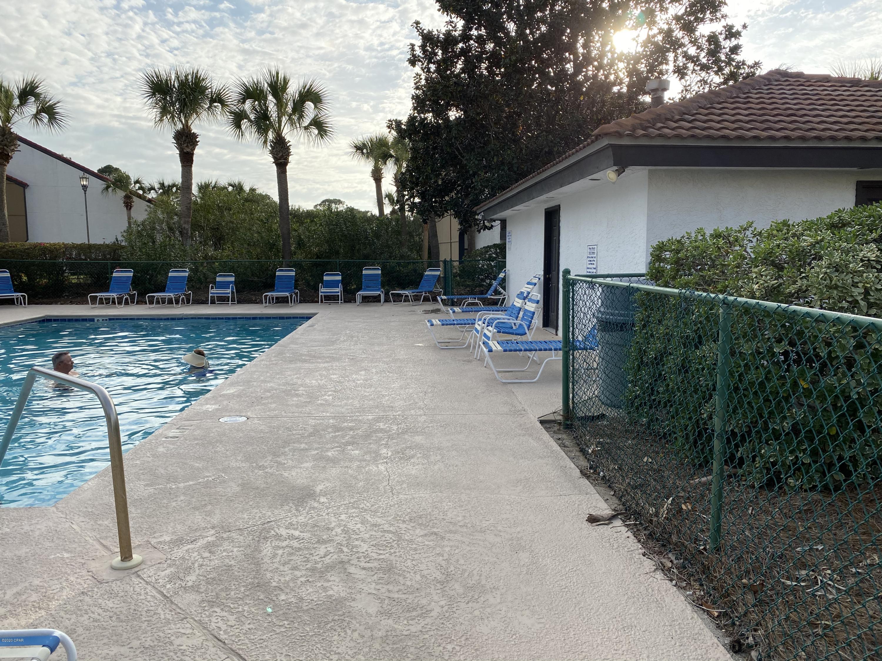 Edgewater Golf Villas V-B - Residential