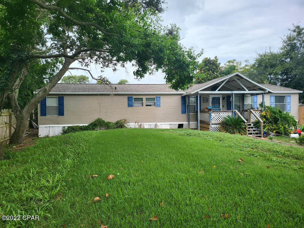 Double wide mobile home, built 1998, 3bed/2bath, open floor plan, vaulted ceilings, large kitchen with island, large Florida room for kids to play, covered back porch, above ground pool, utility shed, great for family entertainment with a large fenced in the back yard, on a cul-de-sac, conveniently located off North Lagoon close to shops, restaurants, and the water.