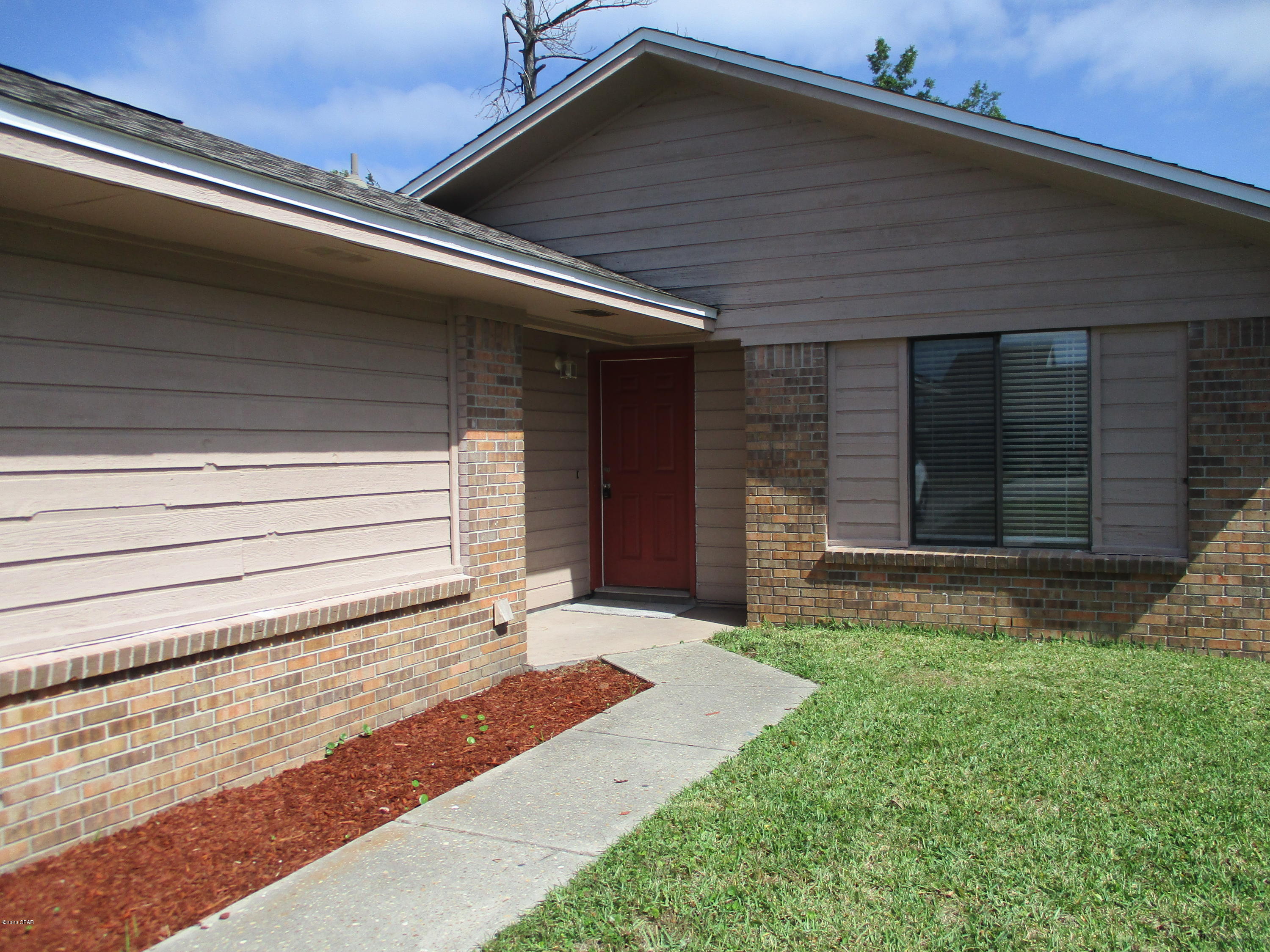 Centrally located in St. Andrews, close to 23rd & 15th Streets shopping and amenities, as well as Northside Elementary being close by.  New paint, carpet less than 2 yrs old, vinyl plank flooring in kitchen & dining/living area, bathrooms. Garage has window A/C unit, and garage door is insulated.  Washer/Dryer hookups in garage. Tenant pays all utilities - water, electric..

NO PETS---NON-NEGOTIABLE.
$50 application fee.