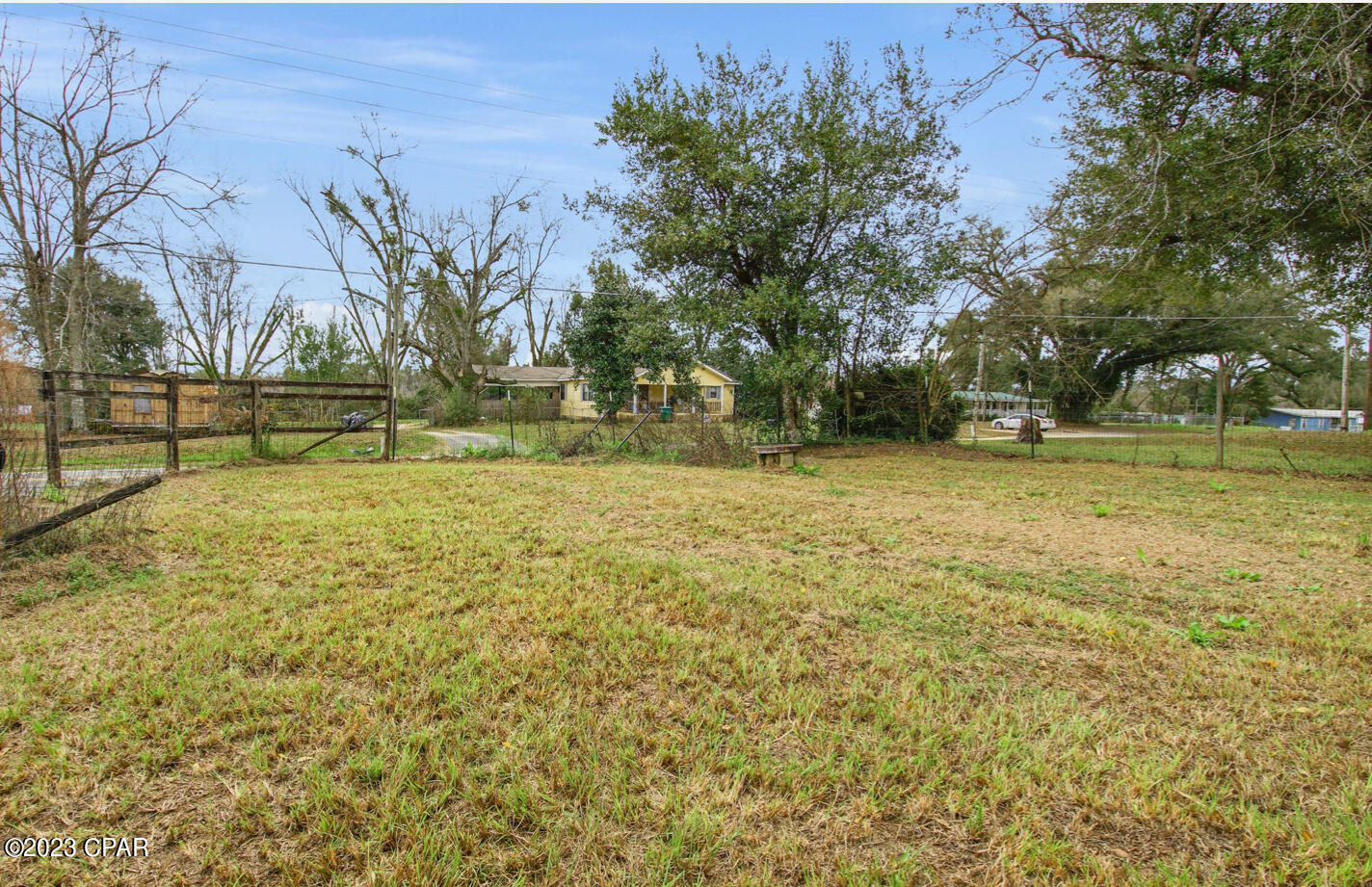 Don't miss out on this Investment opportunity!! With a little bit of work, this will make a great rental, weekend retreat for the avid fisherman or home for small family.  Nice yard, located within close proximity to Lake Seminole, schools and stores. Buyer to verify all measurements.