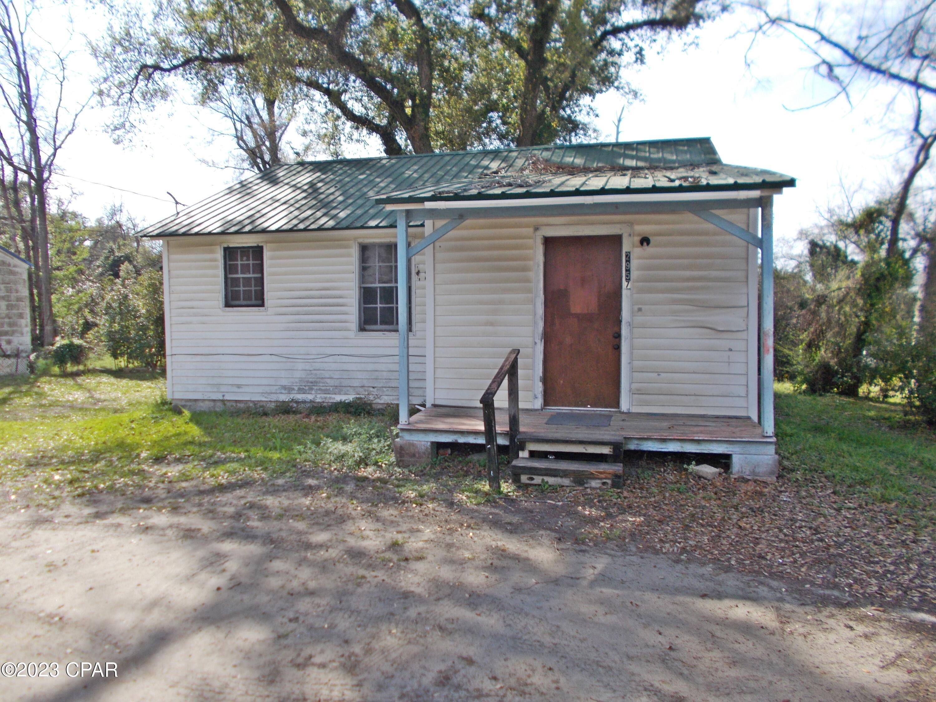 3/2 home in city limits was used as a rental, this home needs some updates but could be made into a nice home or rental  property.