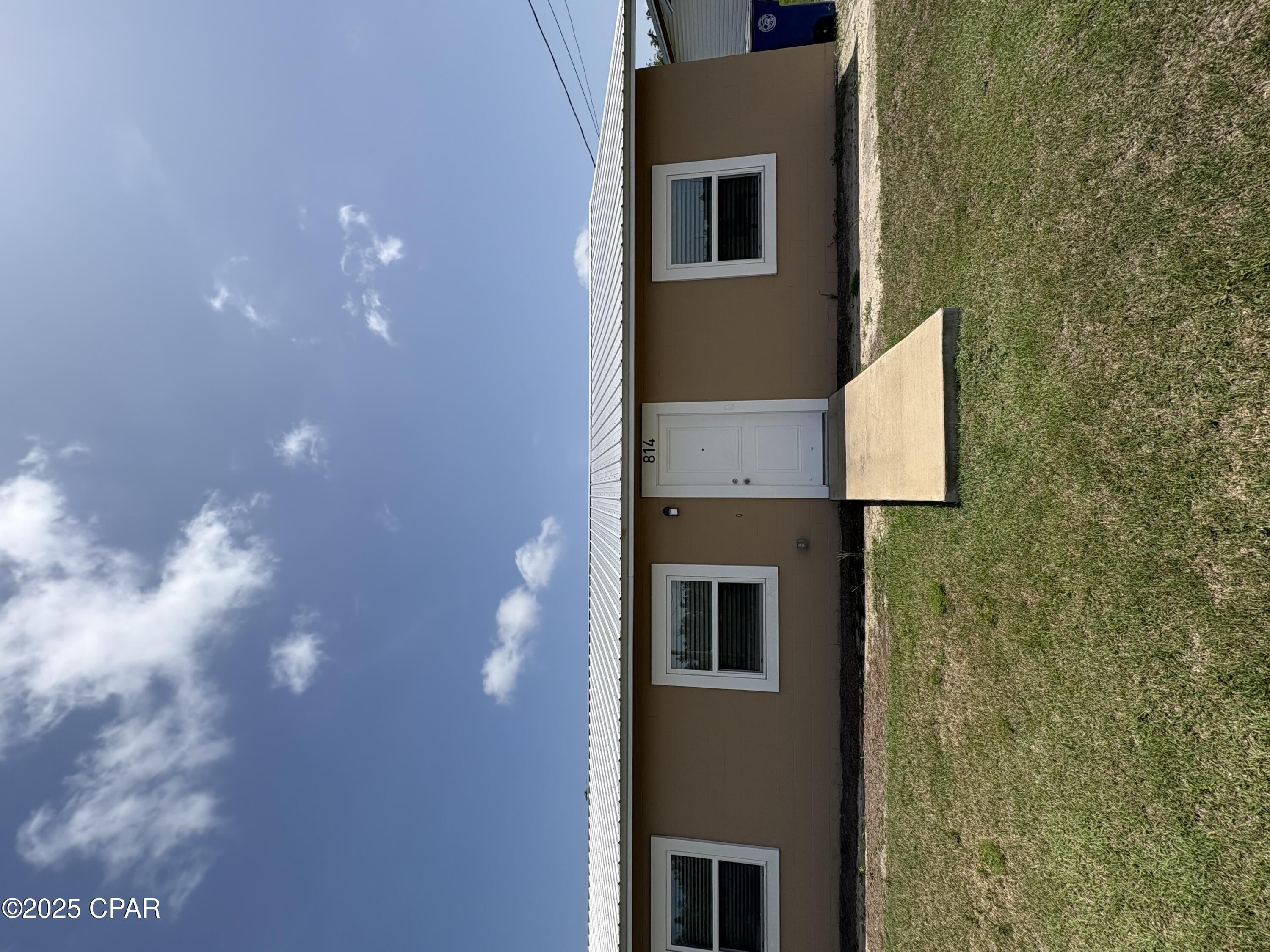 Nice and well maintained 2019 remodel with an open floor plan, stainless steel appliances, and stylish finishes. Enjoy a large pantry, in-unit laundry room, and extra storage. Two spacious bedrooms, two full baths, and plenty of natural light. 📍 Prime location near shopping, dining & more! Available for immediate occupancy. Pets permitted depending on quantity and size. Details believe to be accurate, verify if important.