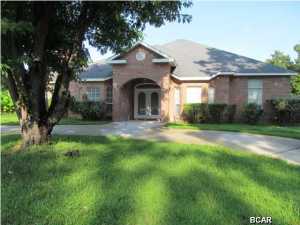 Brick home features 3 spacious bedrooms, 2.5 baths, family room, great room, open kitchen with island, formal dinning room, breakfast area and large fenced back yard. Located in Grand Lagoon Shores.