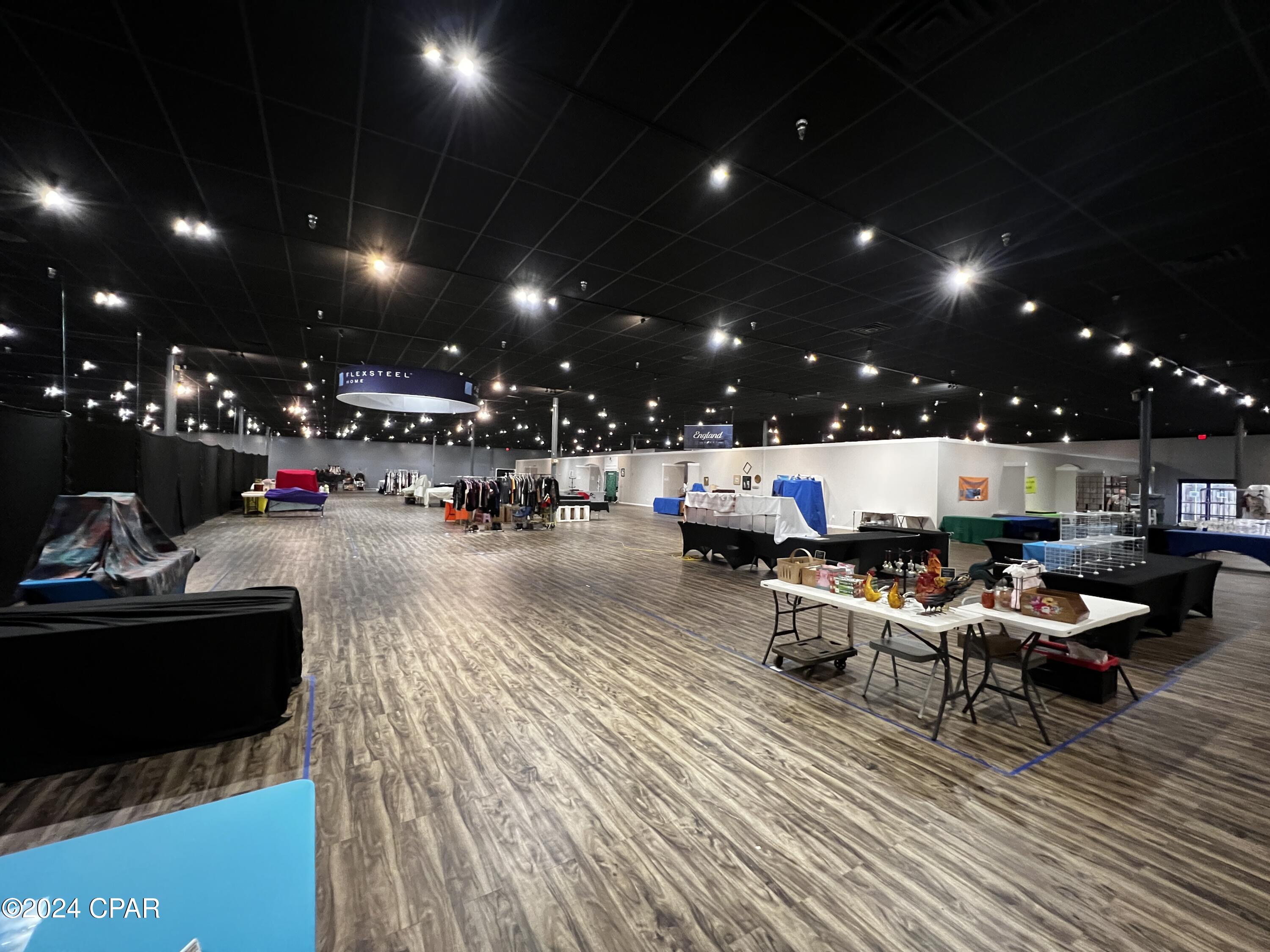 [No Recorded Subdiv] - Commercial Sale