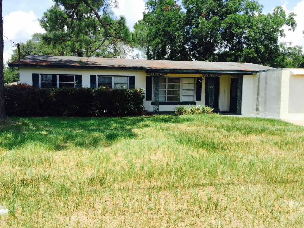 Great deal in Callaway for investor, first time home buyer or someone looking to own a rental. This 3bd/ 1bth house has a lot of potential. The garage is closed in and was previously used as a in home catering business. Please call for your private showing today. Please verify all information.